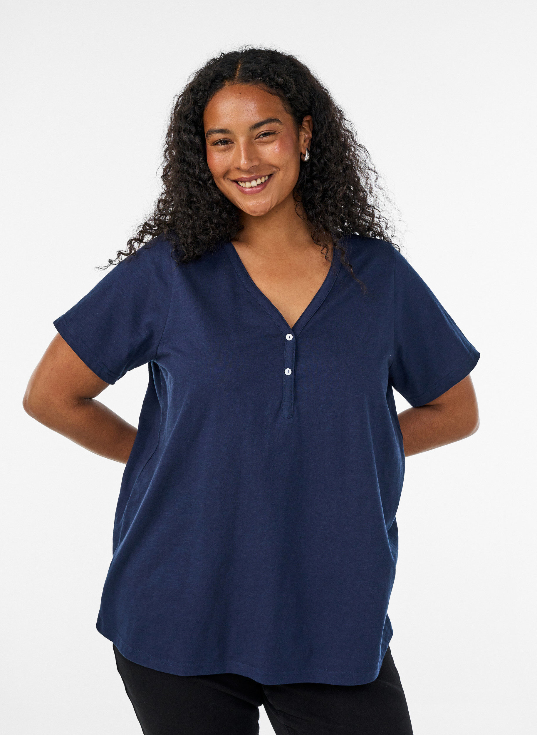 T-shirt dot&eacute; de boutons, Bleu, Model