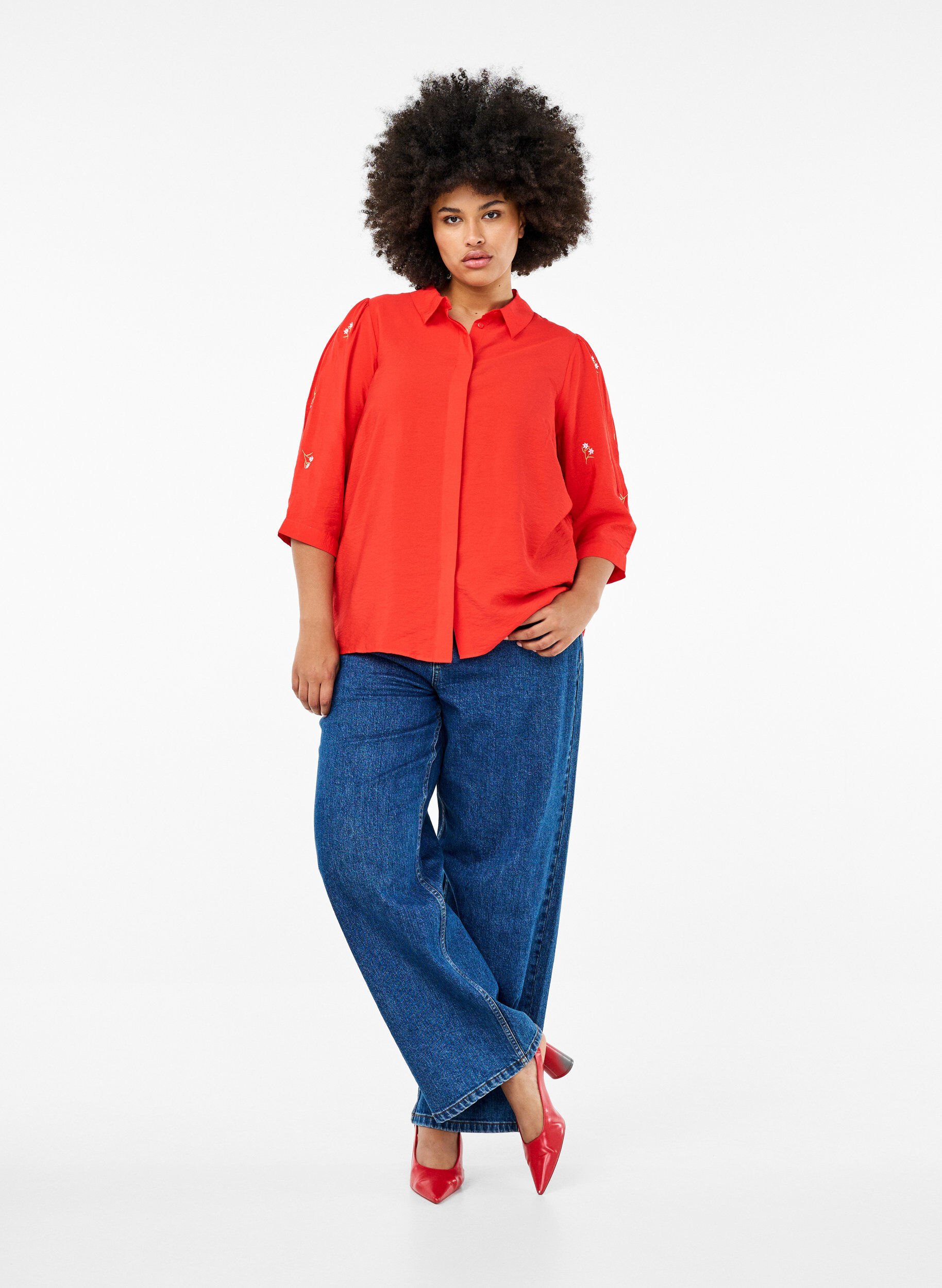 Zizzi Chemisier &agrave; manches 3/4 et broderie en motif floral, Flame Scarlet, Model image number 2