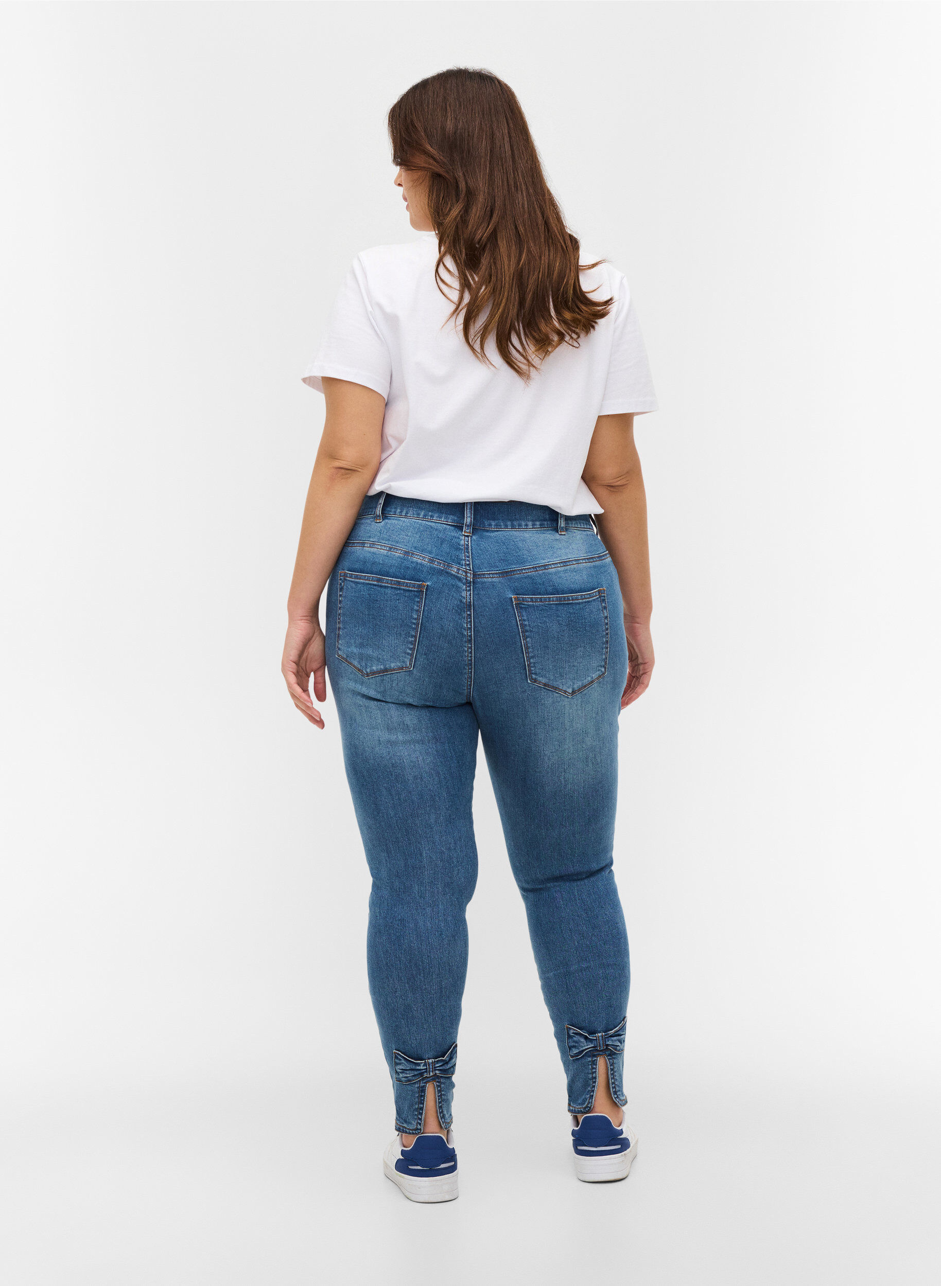 Zizzi Jean Amy court avec taille haute et n&oelig;ud, Blue denim, Model image number 1