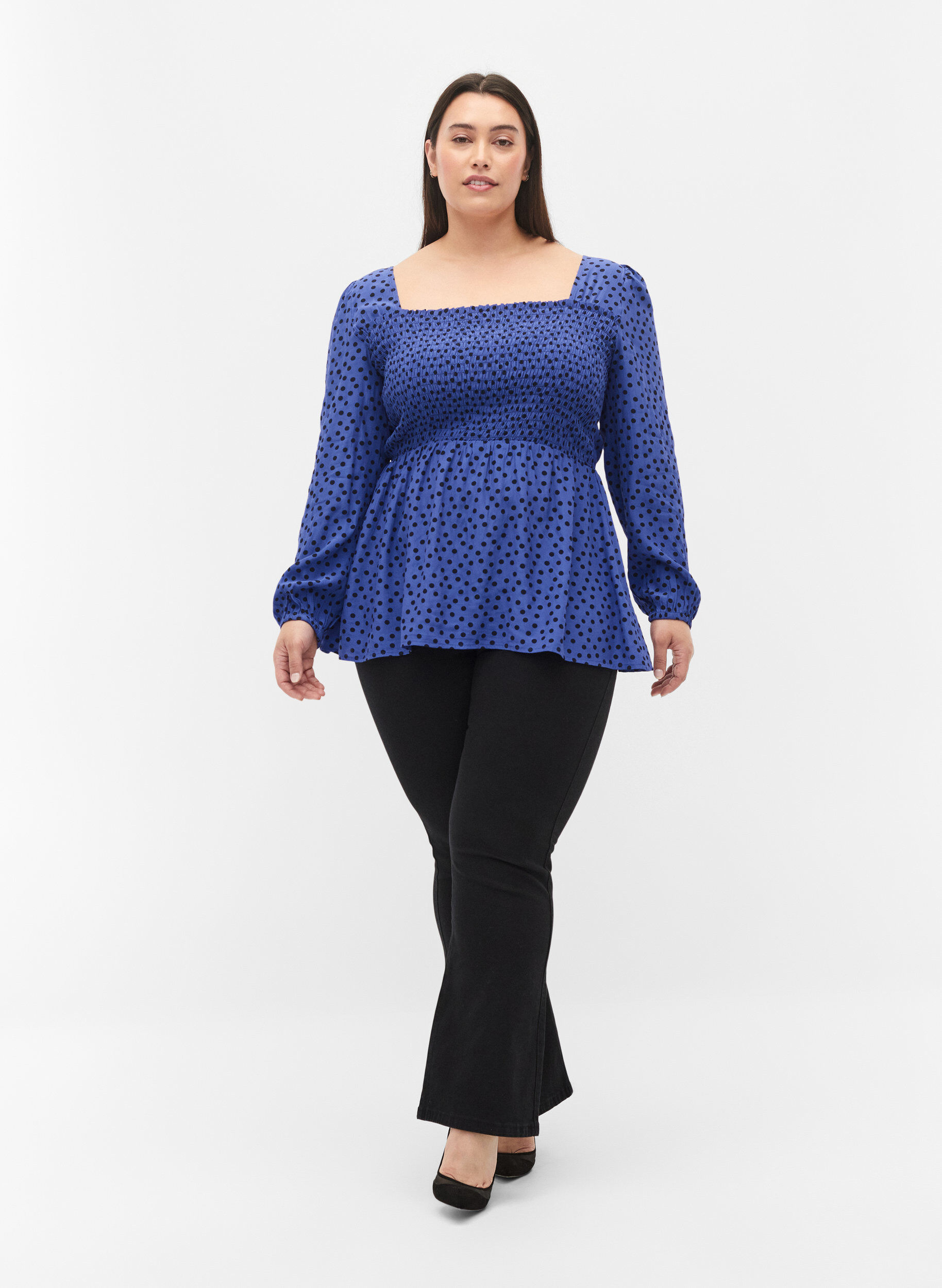 Zizzi Blouse en viscose &agrave; pois avec smock, R.Blue w. Black Dot, Model image number 2