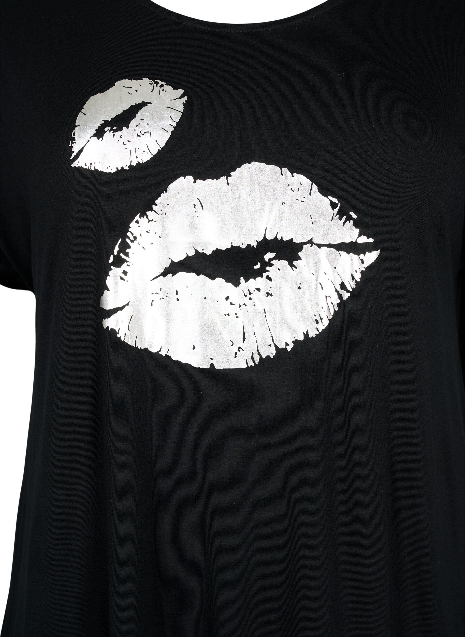 Zizzi T-shirt &agrave; manches courtes en viscose avec imprim&eacute; , Black W. Lips, Packshot image number 2