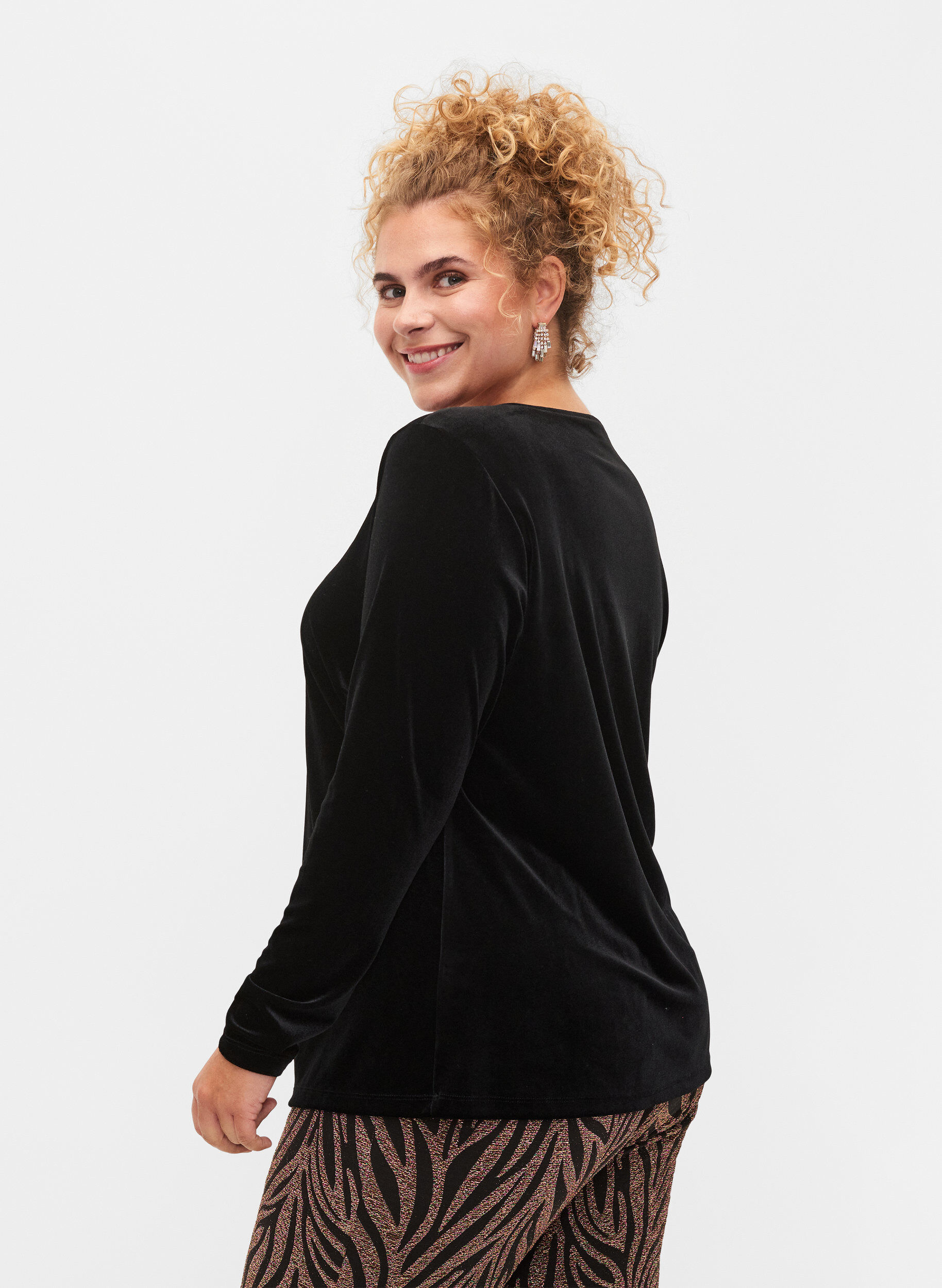 Zizzi Blouse en velours &agrave; manches longues, Black, Model image number 1