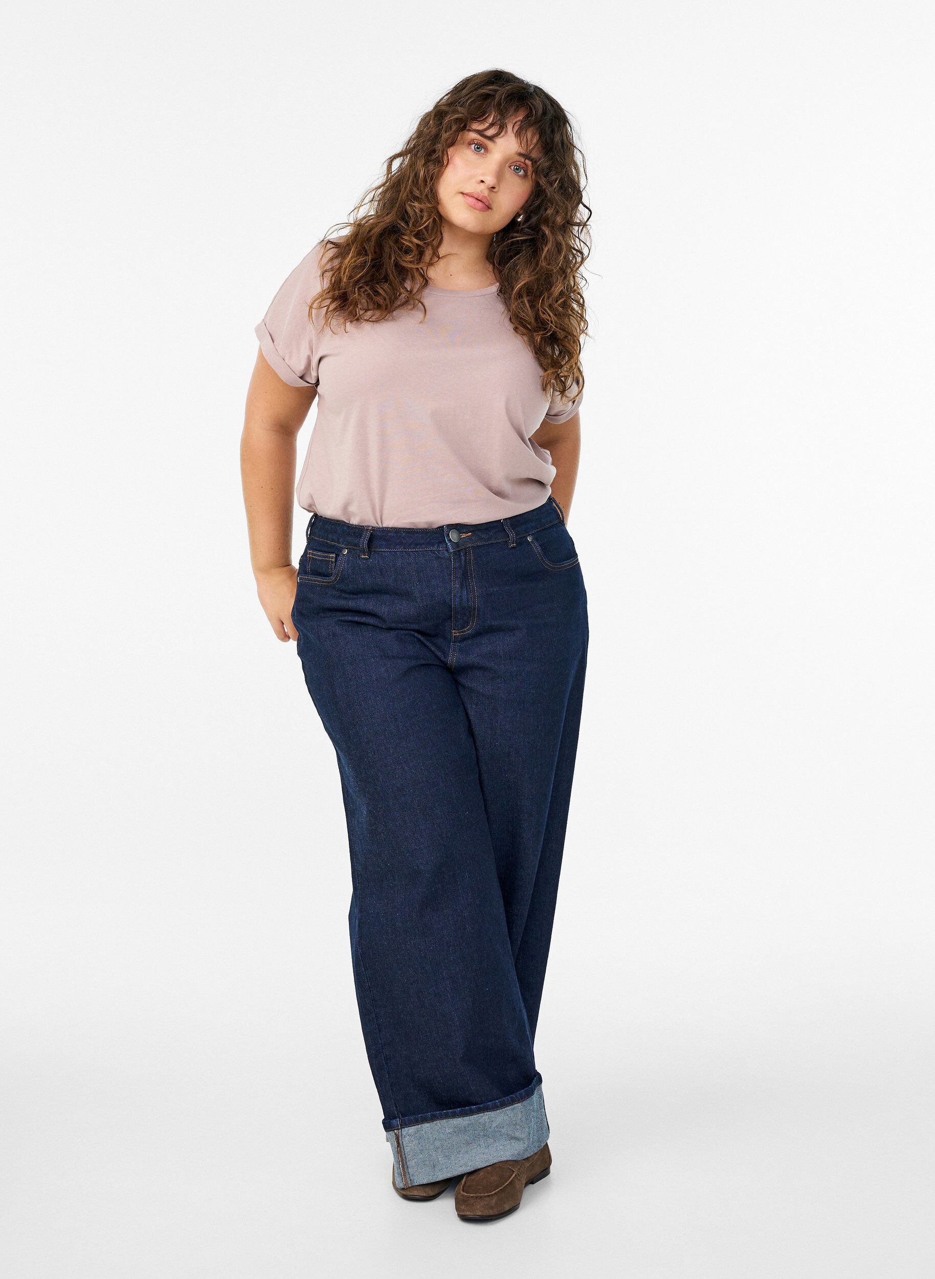 Zizzi T-shirt &agrave; manches courtes en m&eacute;lange de coton, Rose poudr&eacute;e, Model image number 1