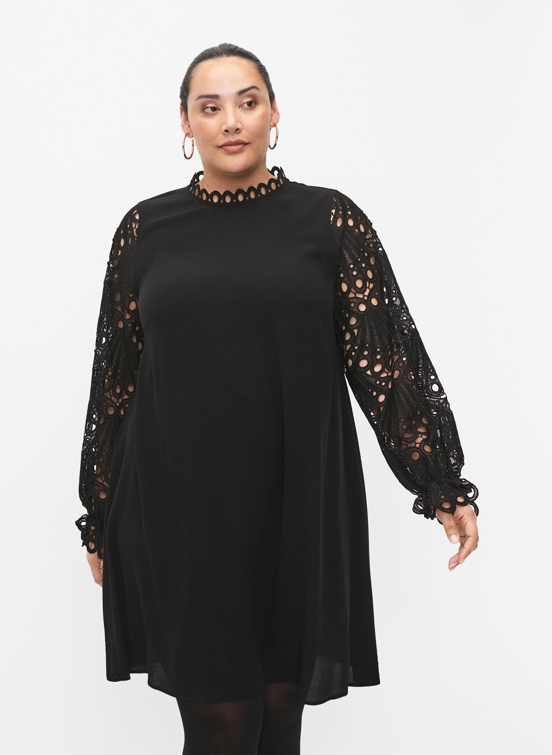 Zizzi Robe en viscose avec manches en crochet, Black, Model image number 0