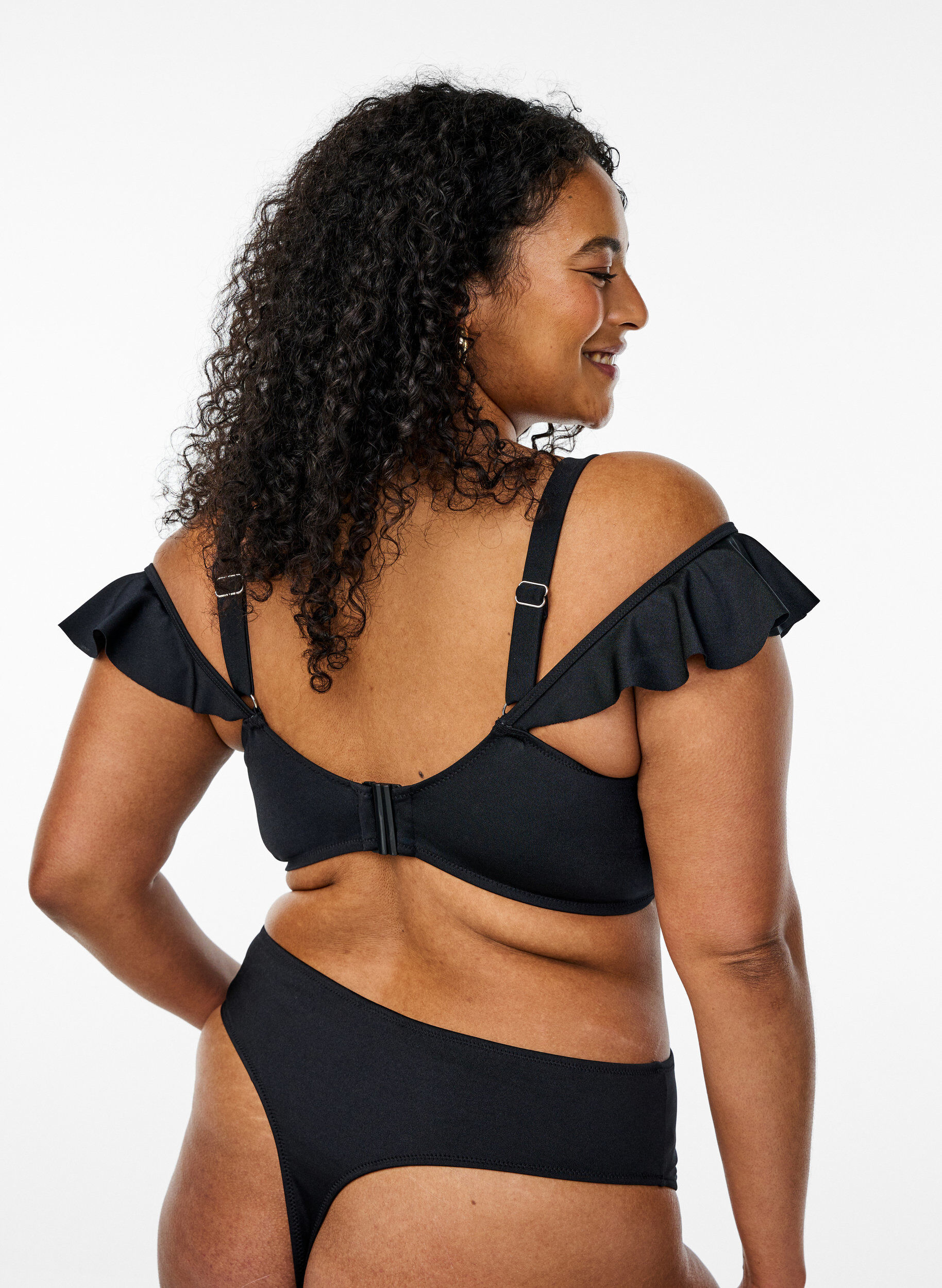 Zizzi Haut de bikini &agrave; armatures et volants, Noir, Model image number 2