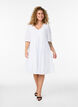 Robe en broderie anglaise avec col en V et manches mi-longues, Blanc, Model image number 1