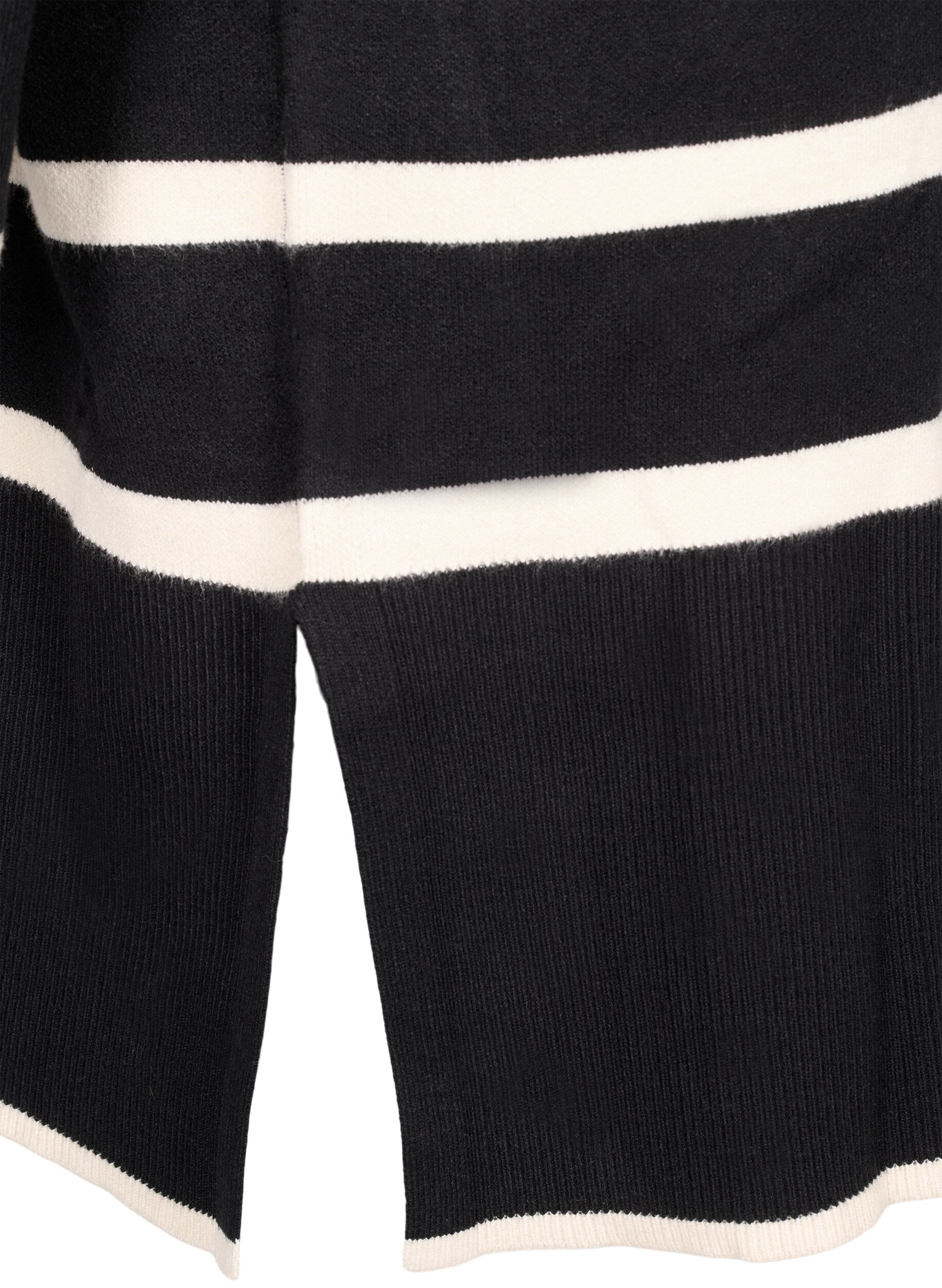 Zizzi Robe en tricot ray&eacute;e avec col montant et fermeture &eacute;clair, Black w. Birch, Packshot image number 3