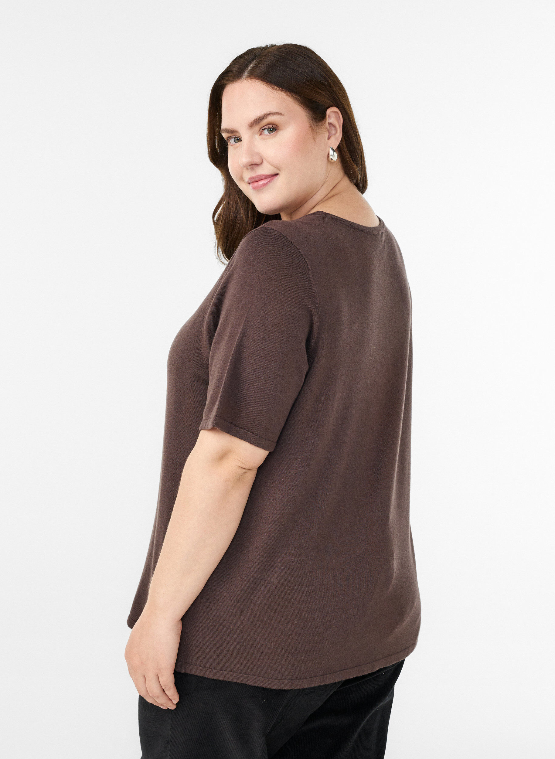 Zizzi Blouse en maille &agrave; manches courtes en viscose, Marron, Model image number 1