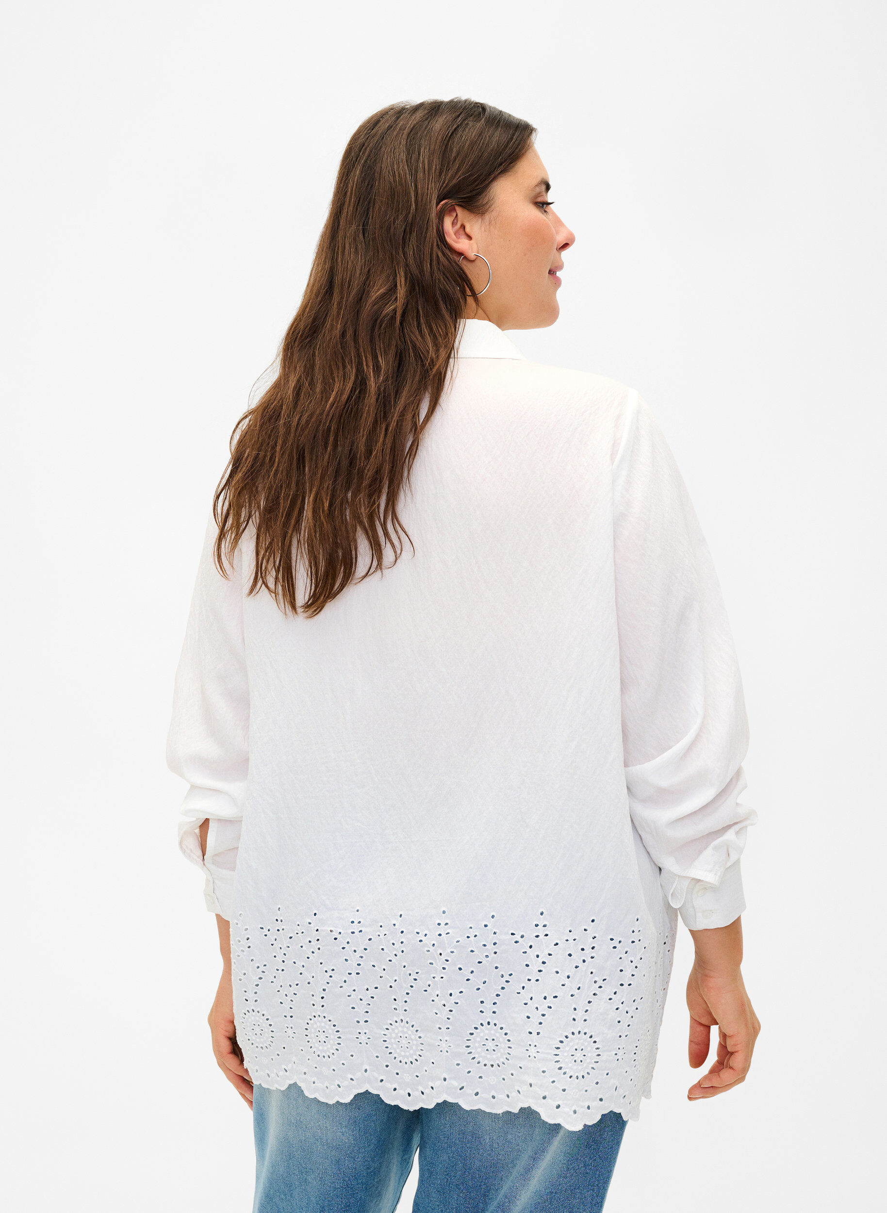 Zizzi Chemise en viscose avec broderie anglaise, Bright White, Model image number 1