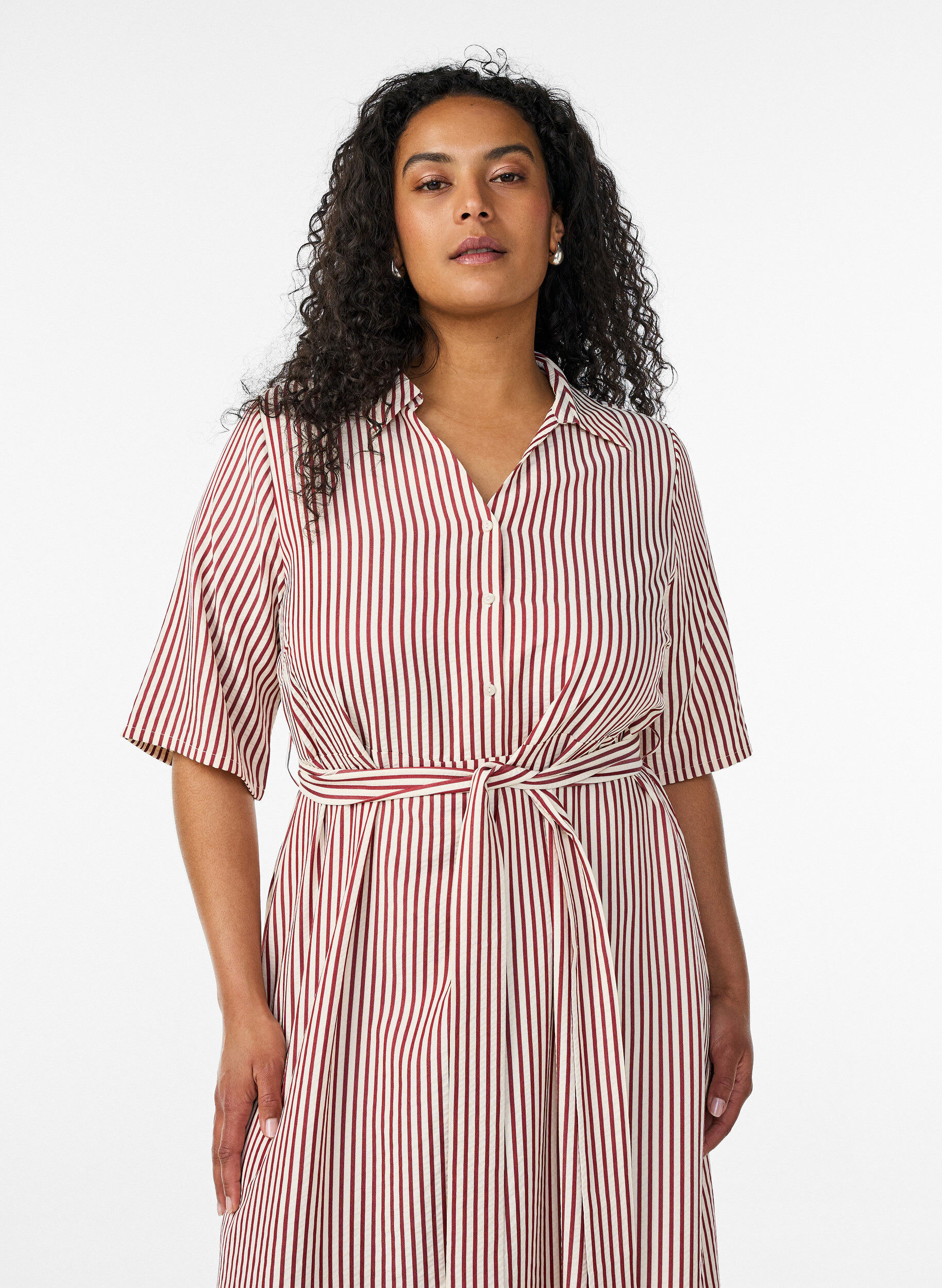 ZizziRobe-chemise longue jusqu&rsquo;aux chevilles avec ceinture &agrave; nouer et rayures, Bordeaux, Model image number 2