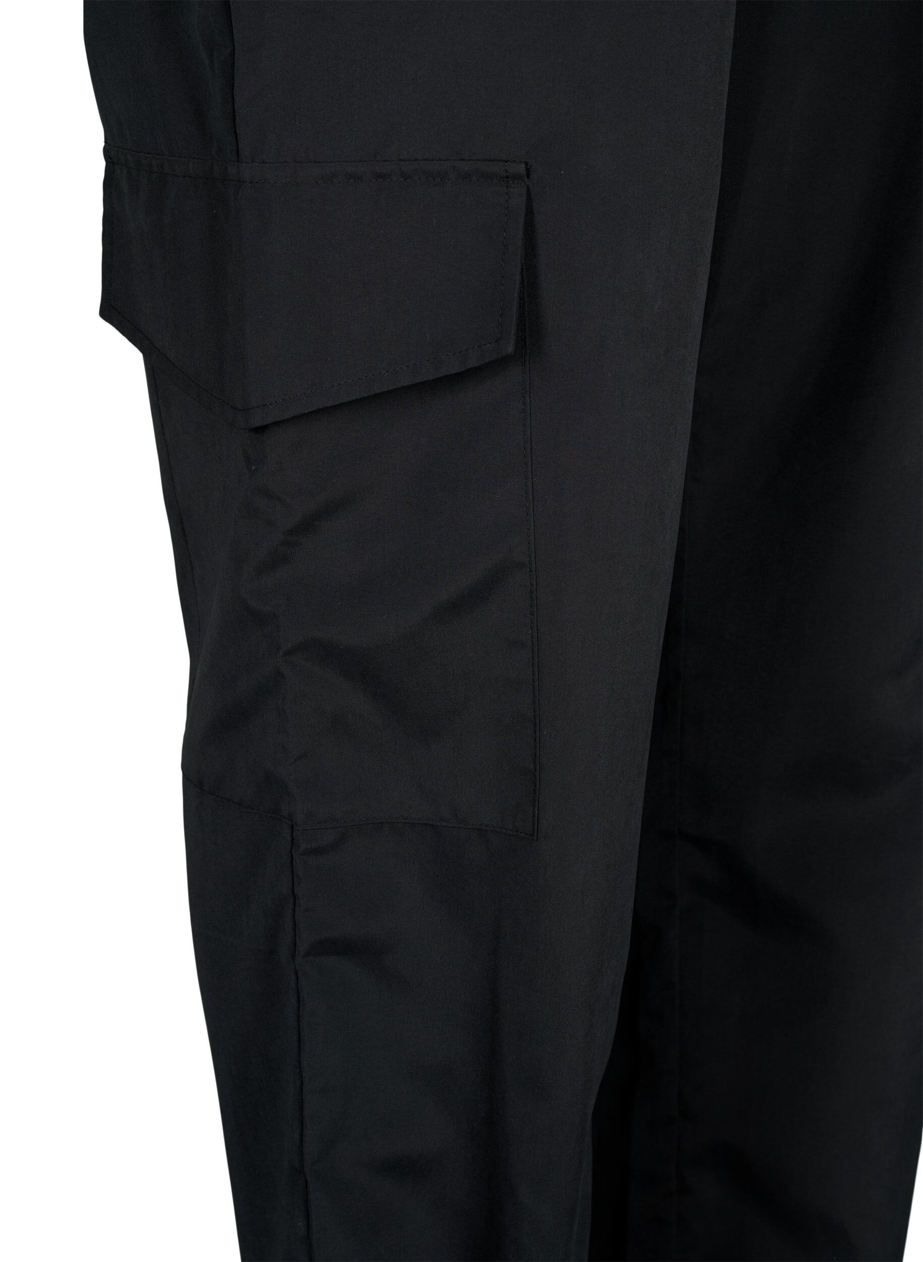 Zizzi Pantalon cargo court avec &eacute;lastique r&eacute;glable, Black, Packshot image number 3
