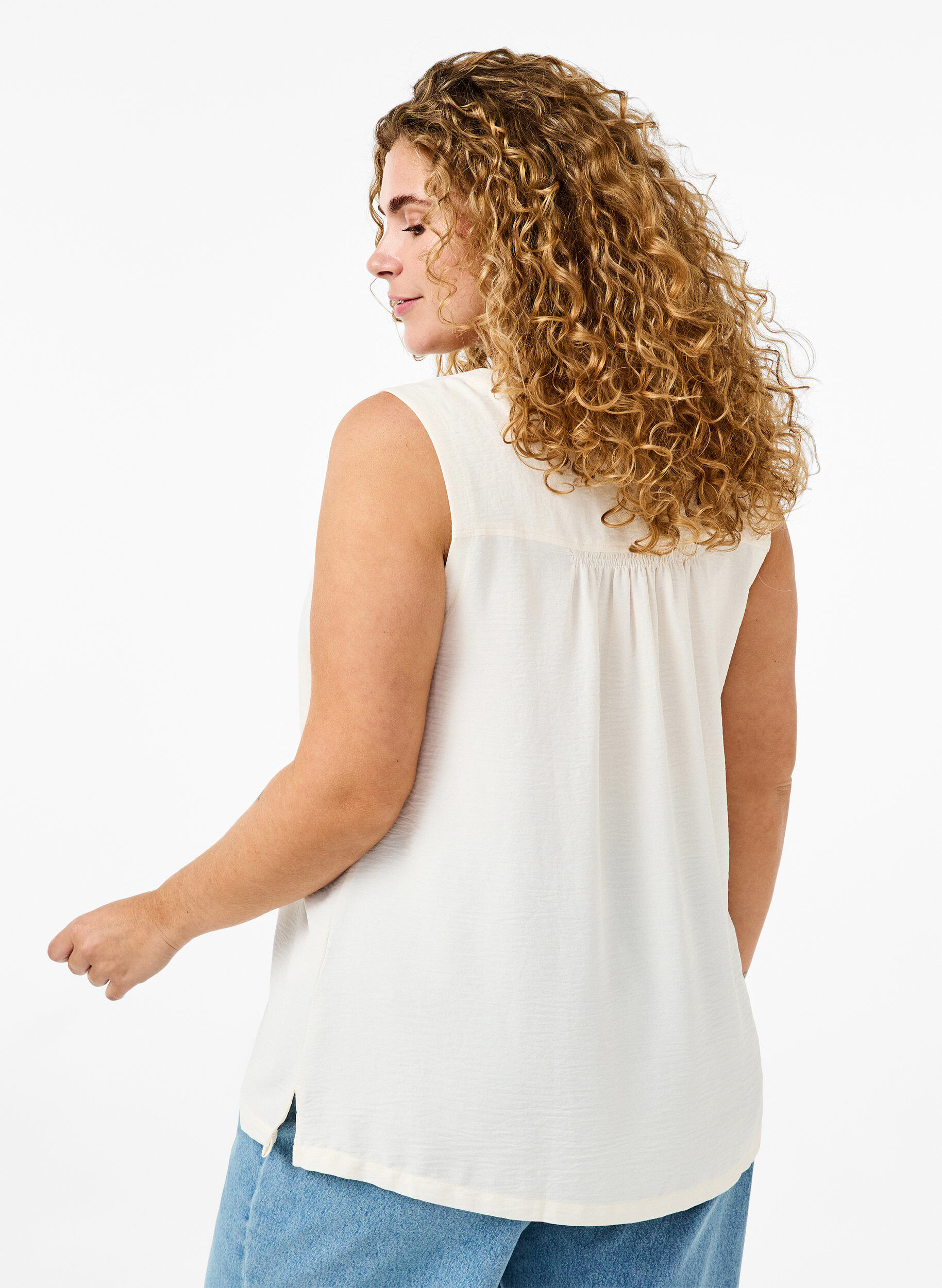 Zizzi Haut sans manches effet froiss&eacute;, Vanille, Model image number 2