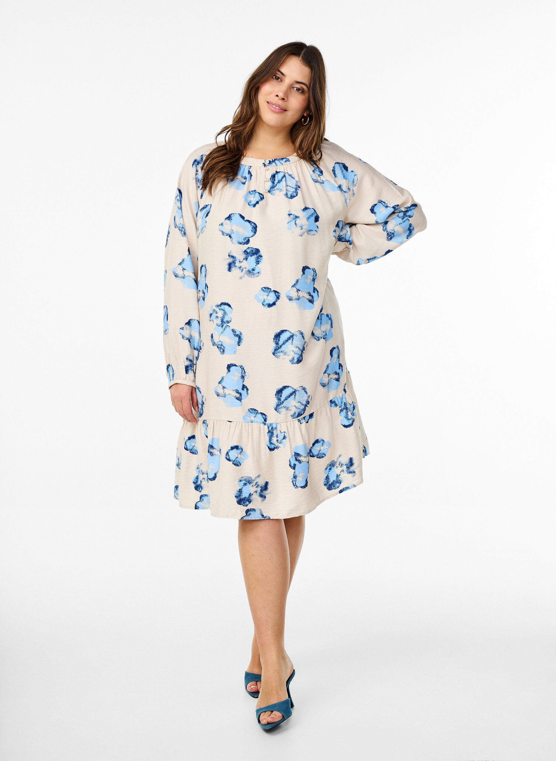 Zizzi Robe mi-longue avec manches longues et coupe trap&egrave;ze, Vanille, Model image number 1