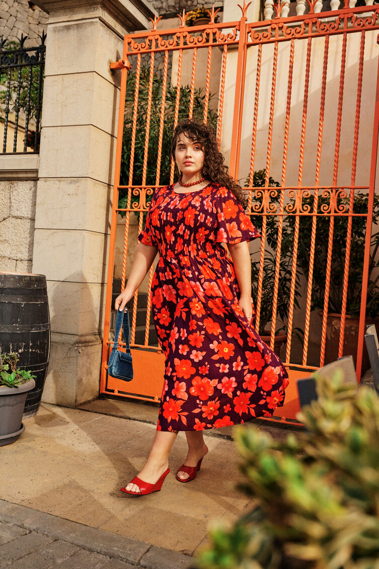 &Eacute;l&eacute;gance florale en rouge, , Model