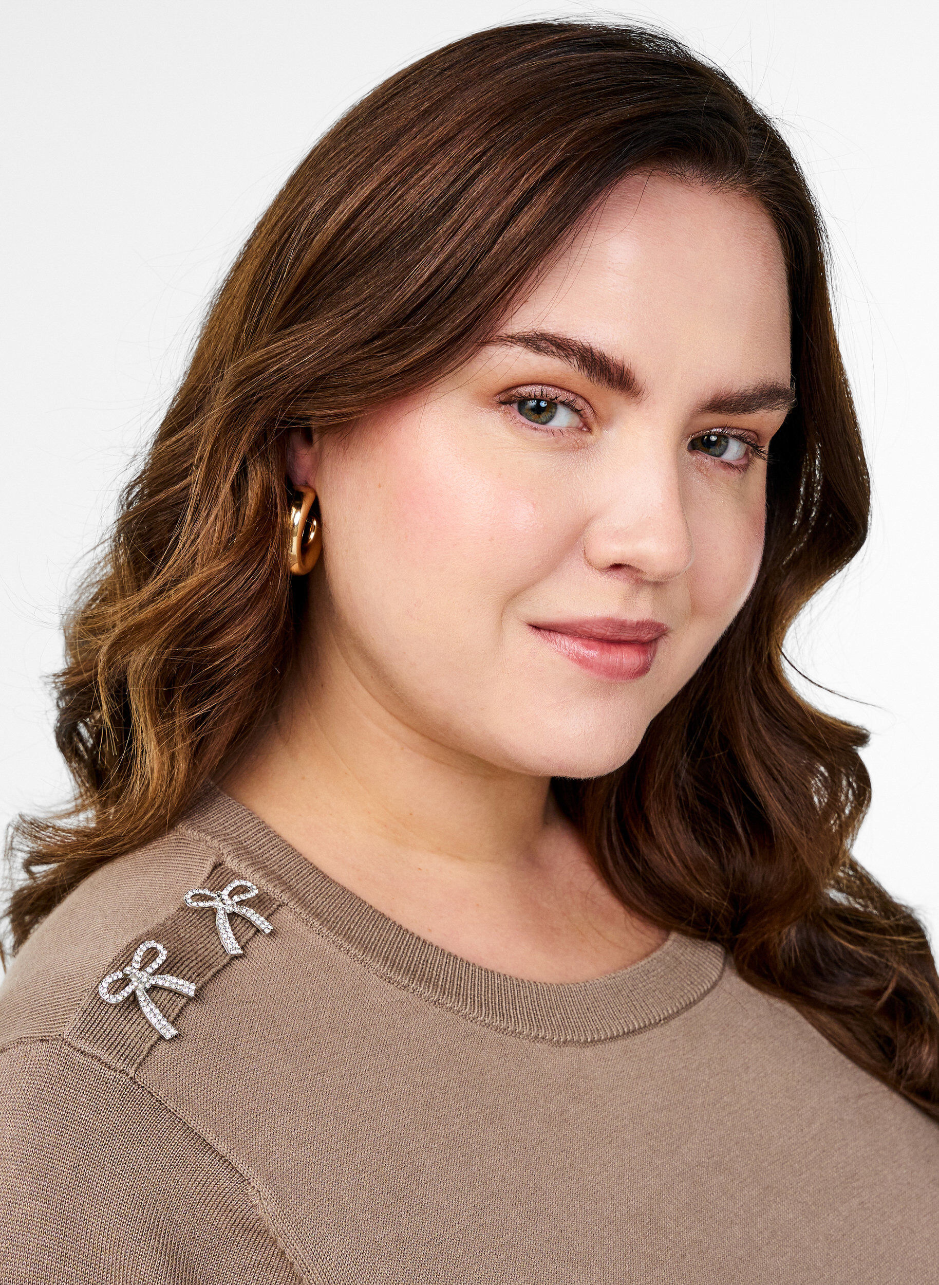 Zizzi chemisier maille &agrave; manches courtes et petits n&oelig;uds, Beige, Image image number 0