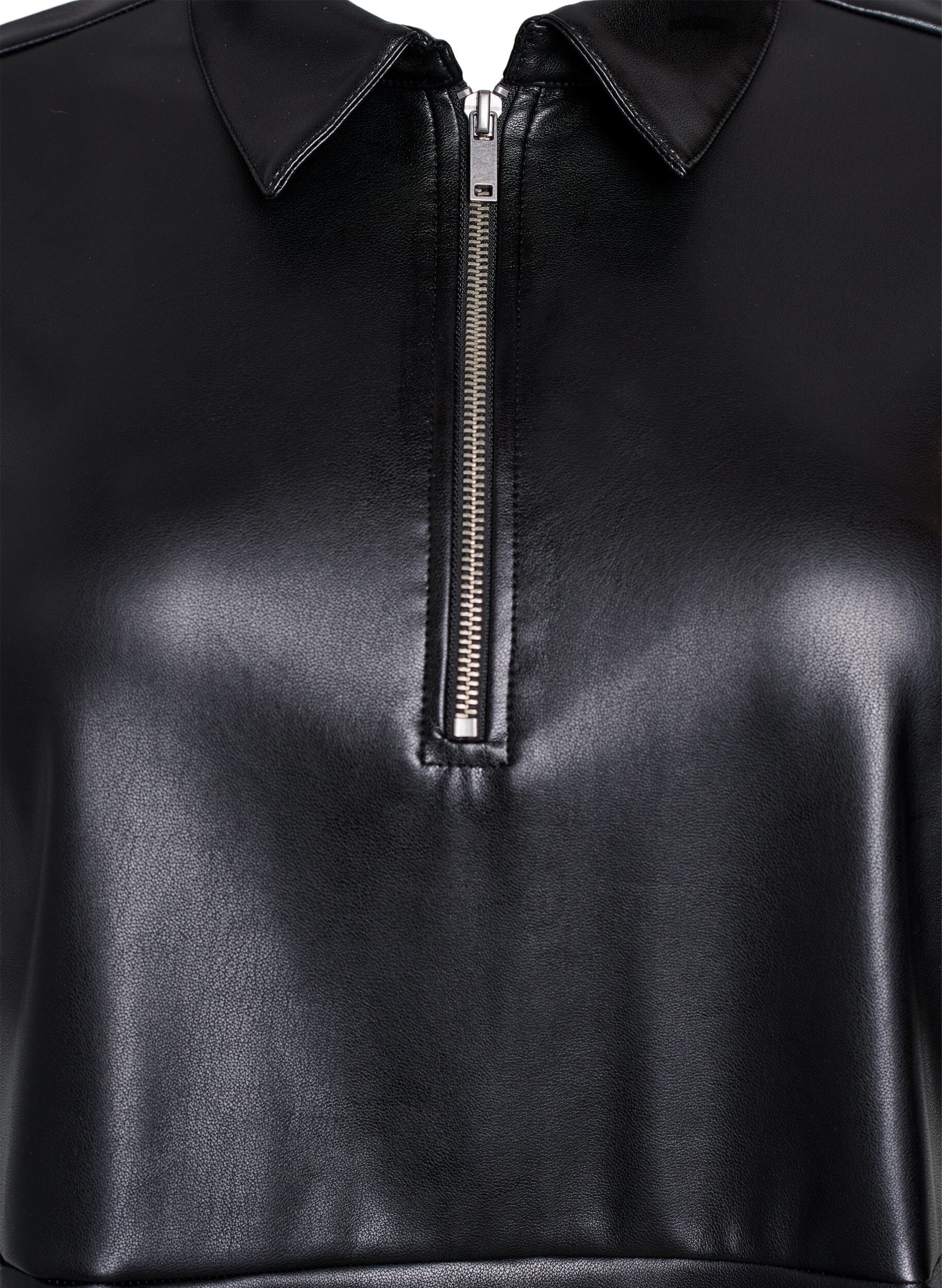 Zizzi Robe courte en similicuir coupe &eacute;vas&eacute;e, Noir, Packshot image number 2