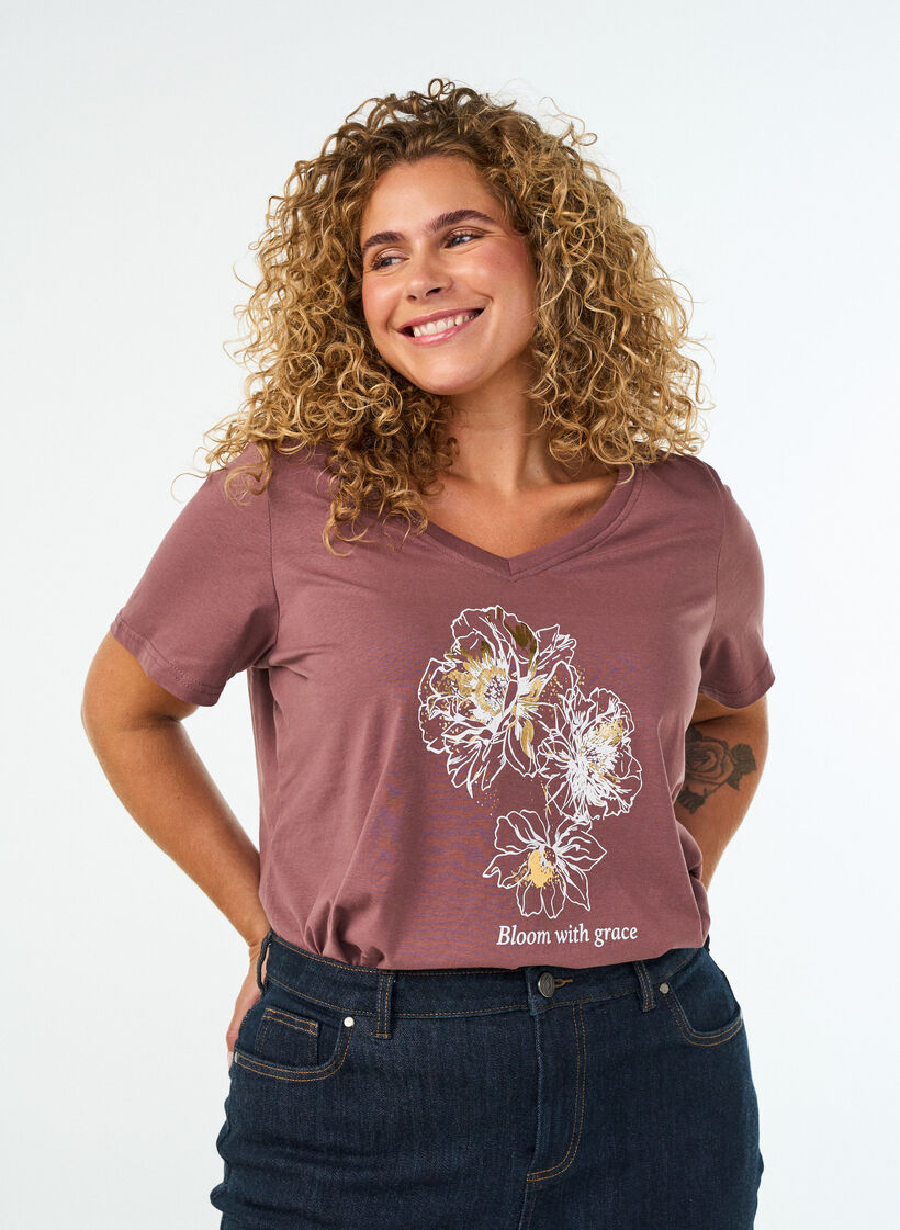 T-shirt en coton avec imprim&eacute; sur le devant et col en V, Rose poudr&eacute;e, Model image number 0