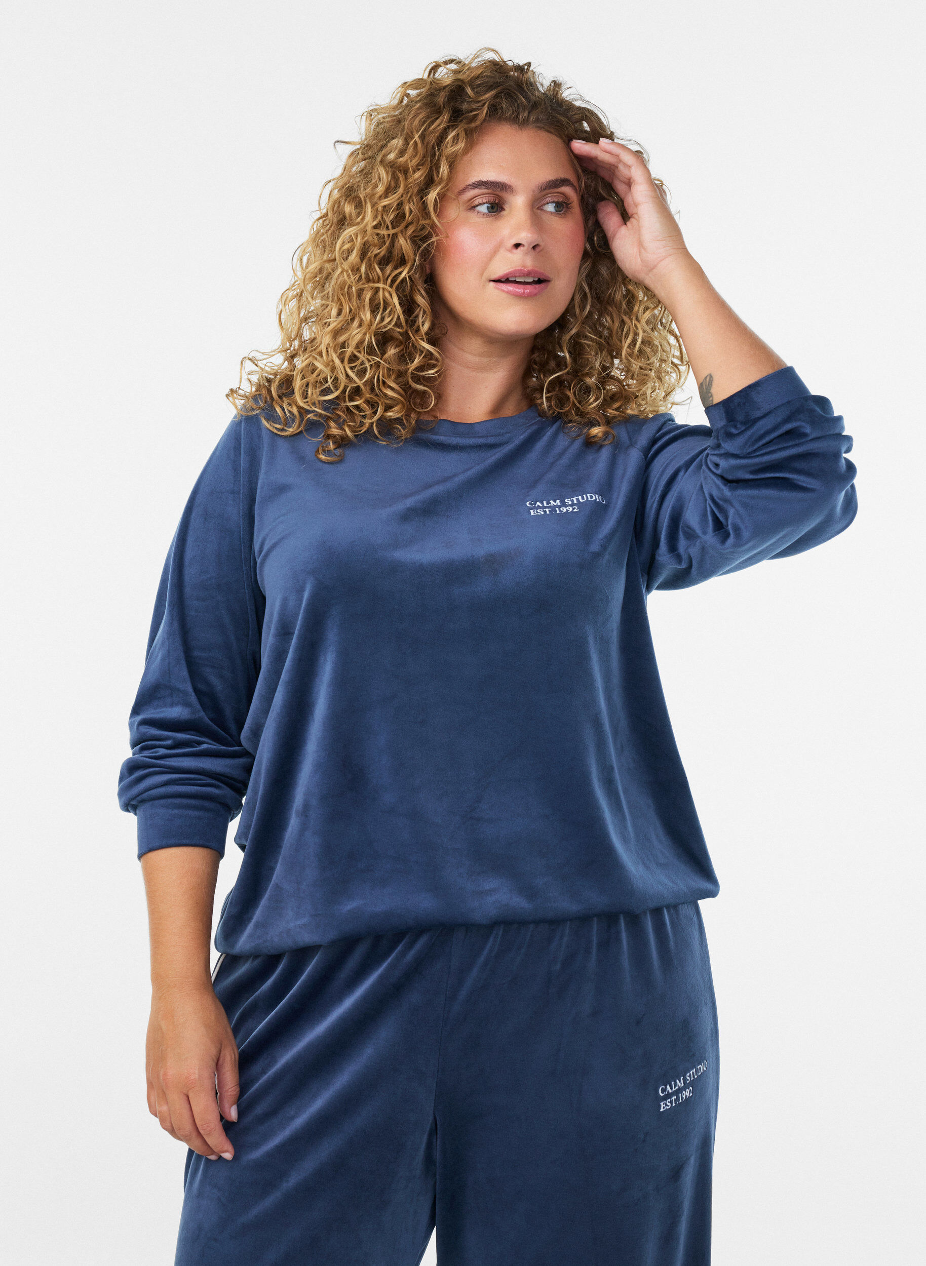 ZizziBlouse en velours avec texte brod&eacute;, Bleu, Model image number 0