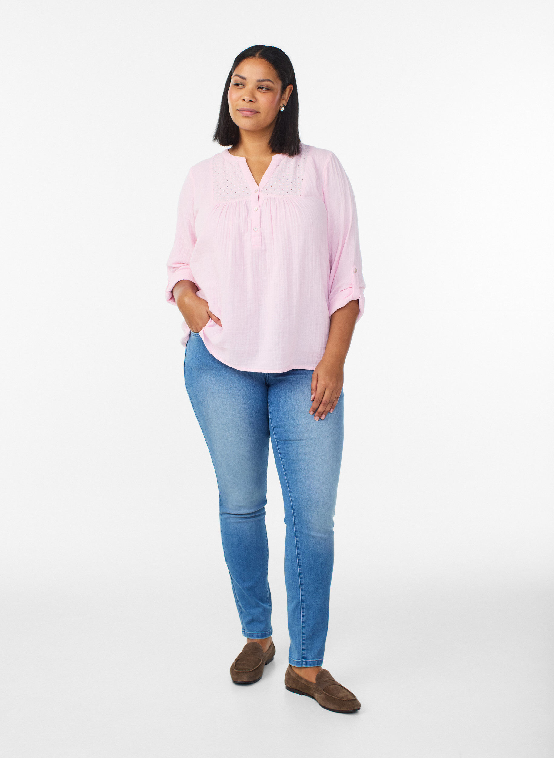 Zizzi Blouse en mousseline de coton avec broderie anglaise, Rose, Model image number 1