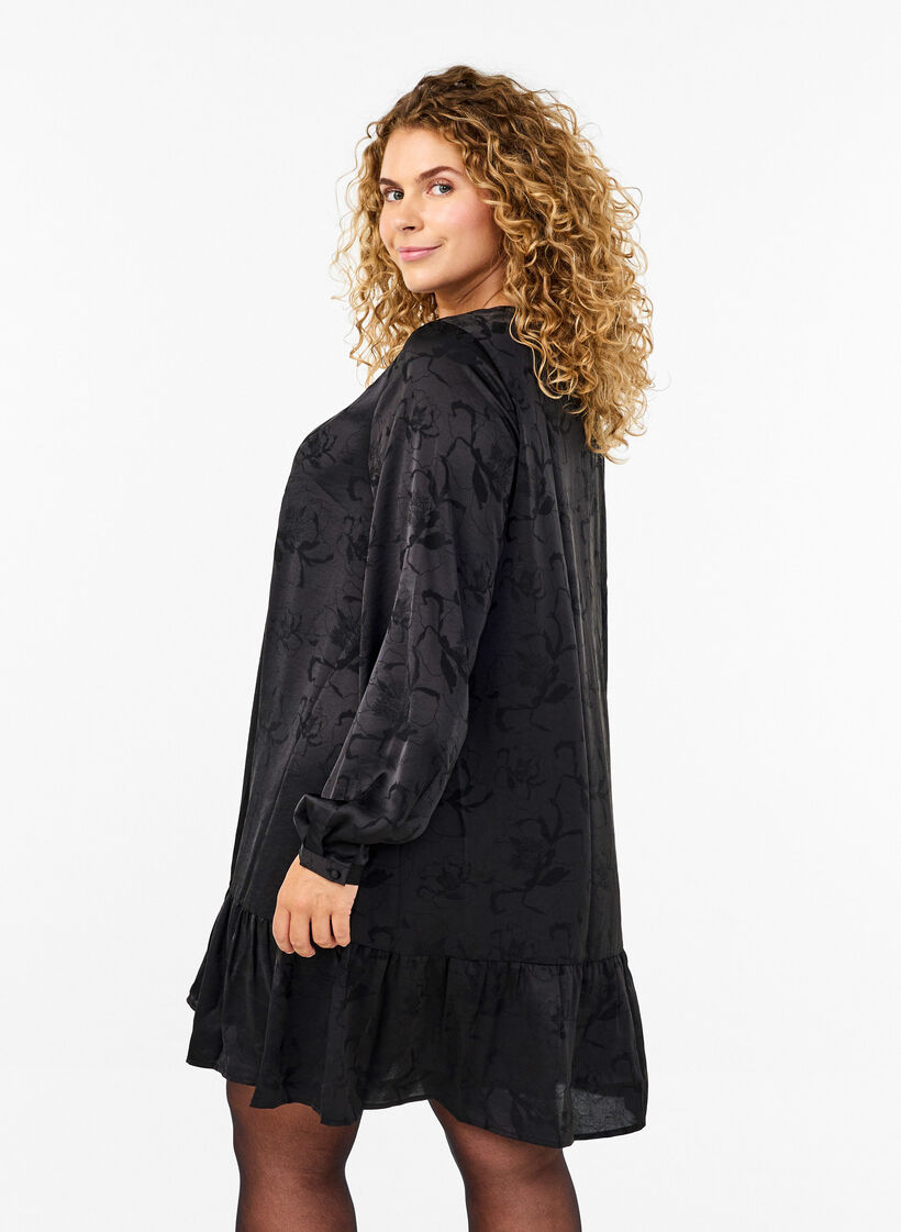 Petite robe en satin avec un motif ton sur ton, Black, Model image number 1