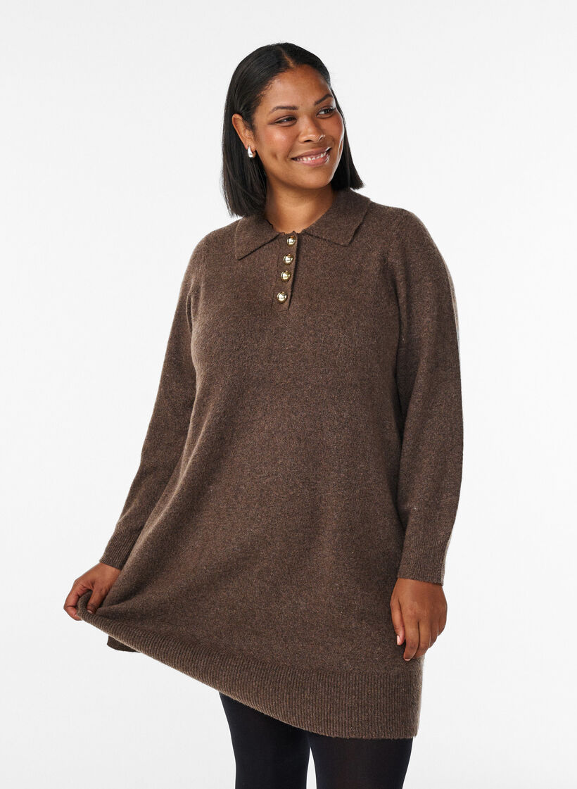 Robe courte en maille avec col polo et boutons, Marron, Model