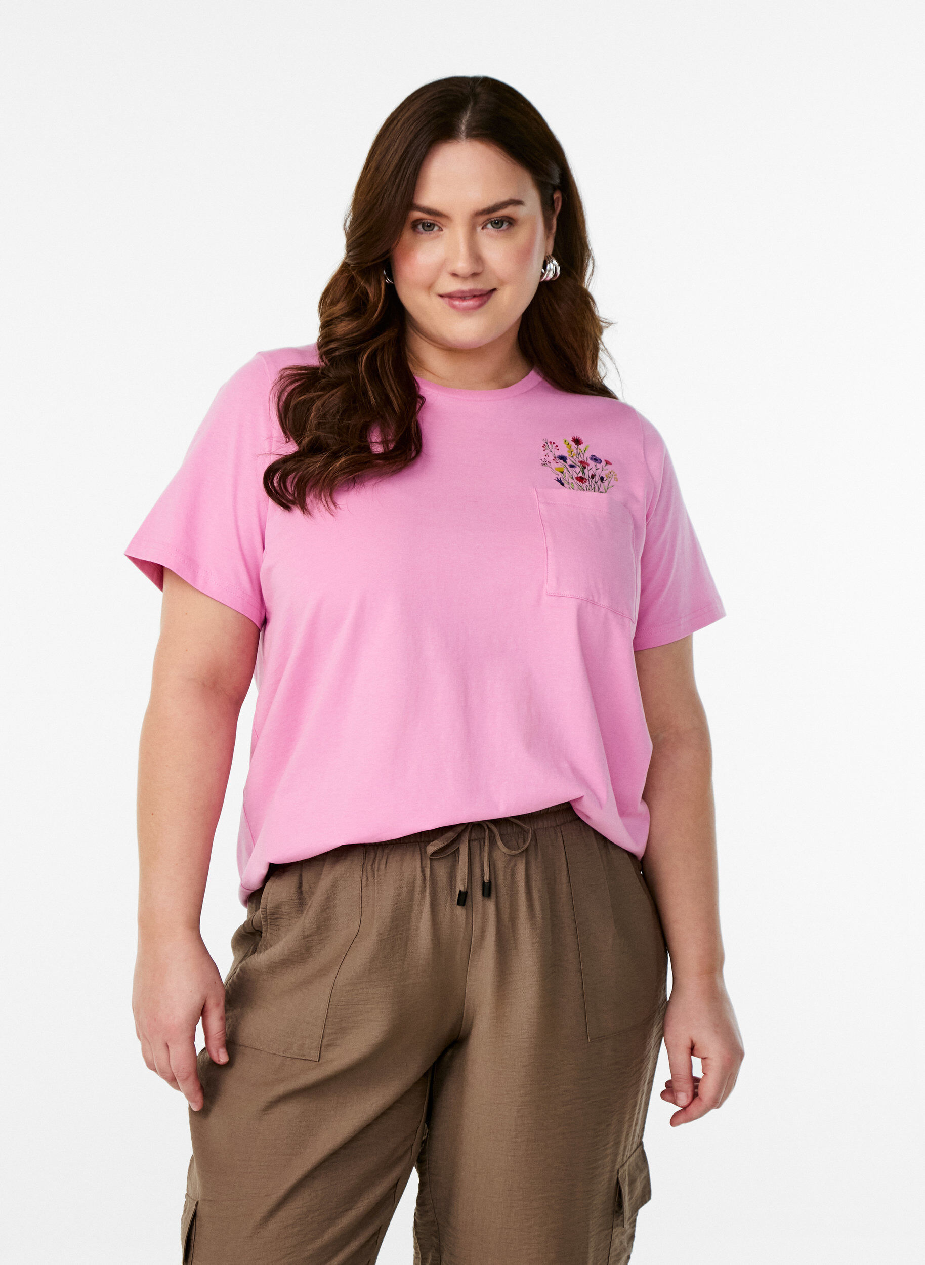Zizzi T-shirt avec poche sur la poitrine, Rose, Model image number 0