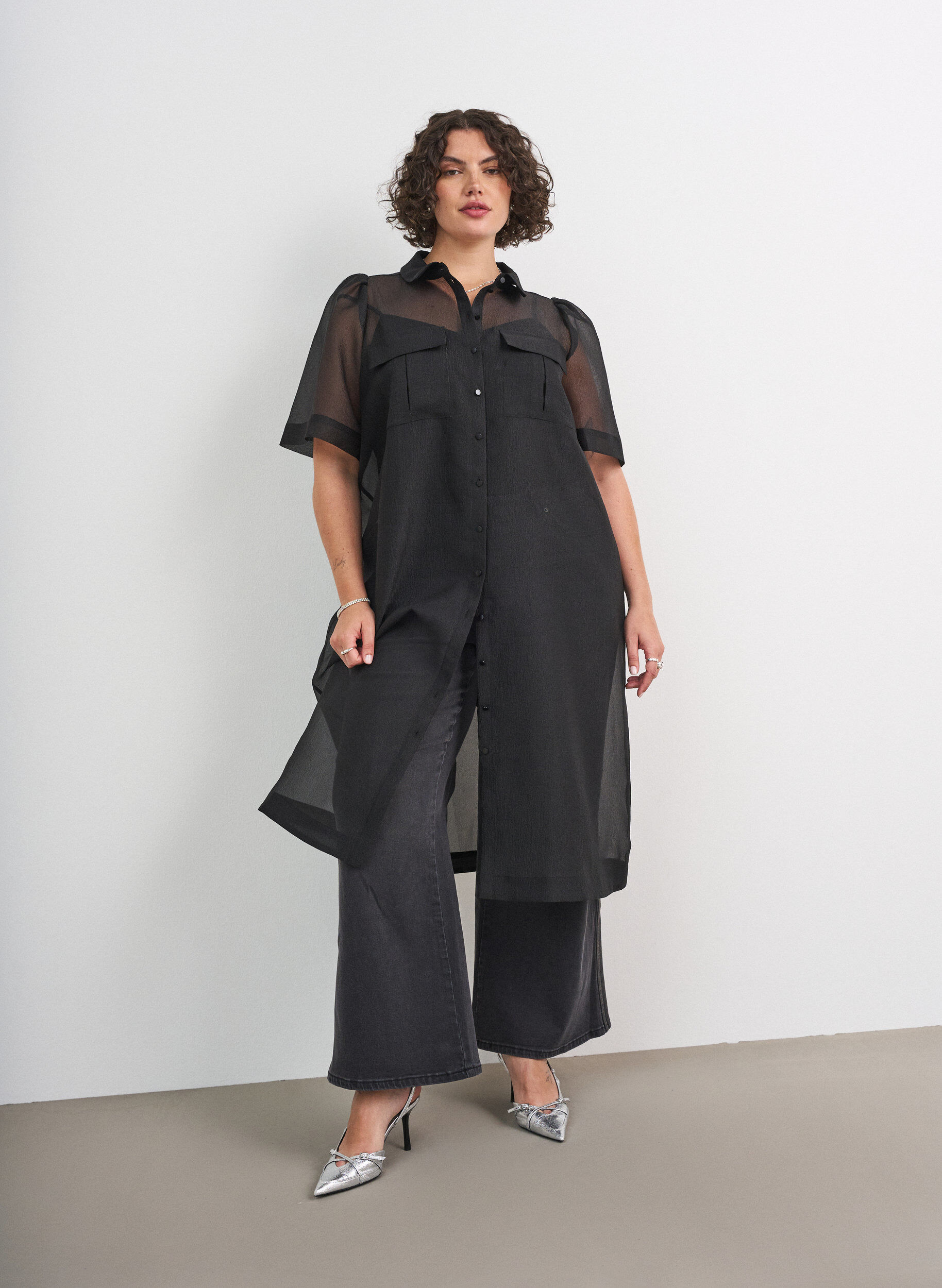 ZizziRobe en organza avec poches poitrine et manches bouffantes, Noir, Model image number 1