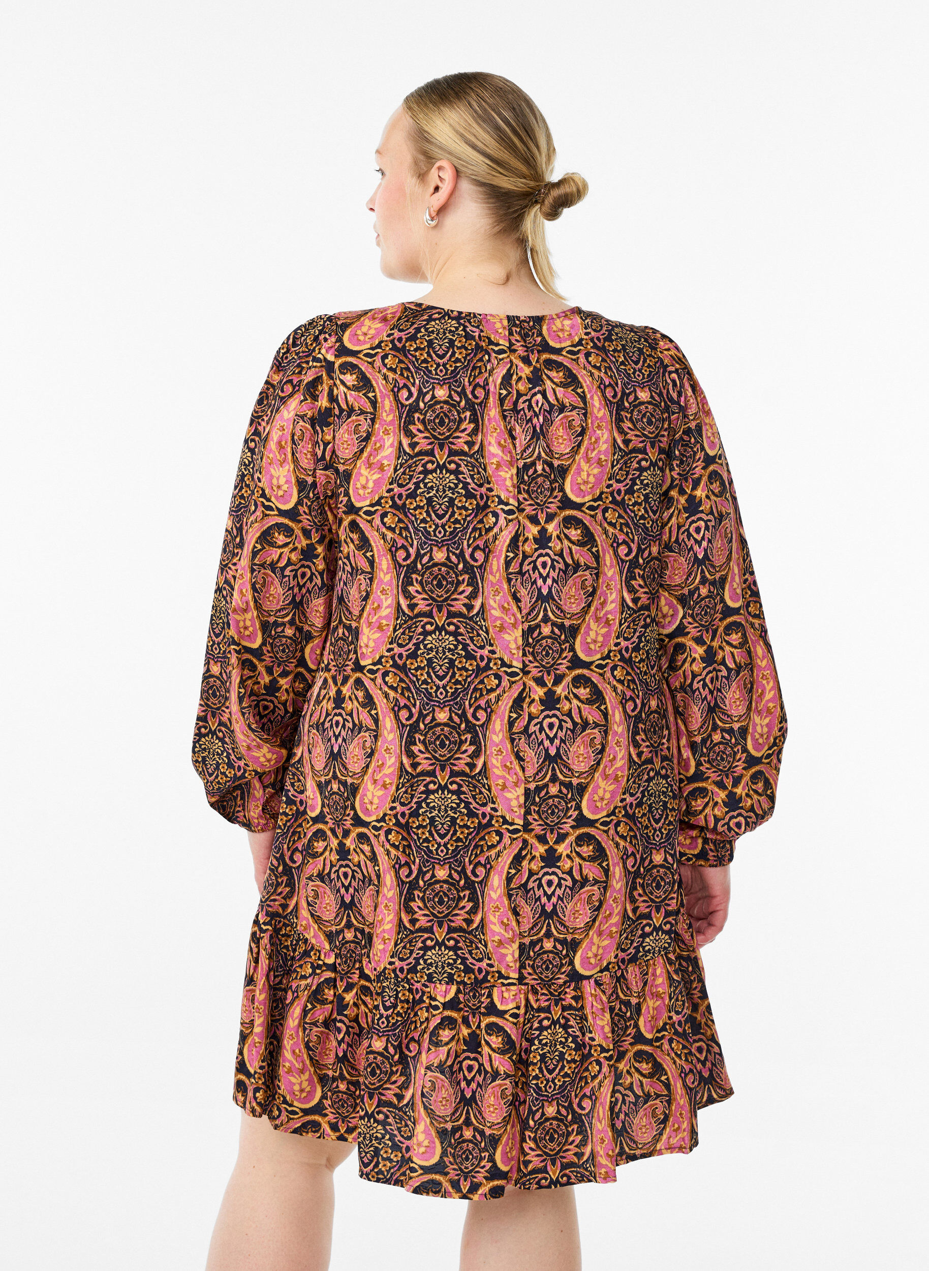 Zizzi Robe courte coupe &eacute;vas&eacute;e avec imprim&eacute; paisley, Bleu, Model image number 2