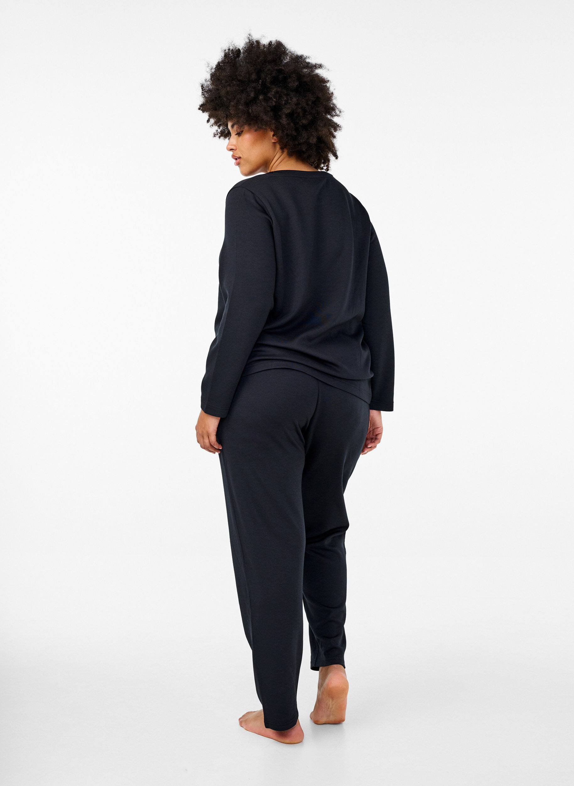 Zizzi Pantalon comprenant du modal avec ceinture &eacute;lastiqu&eacute;e, Noir, Model image number 1