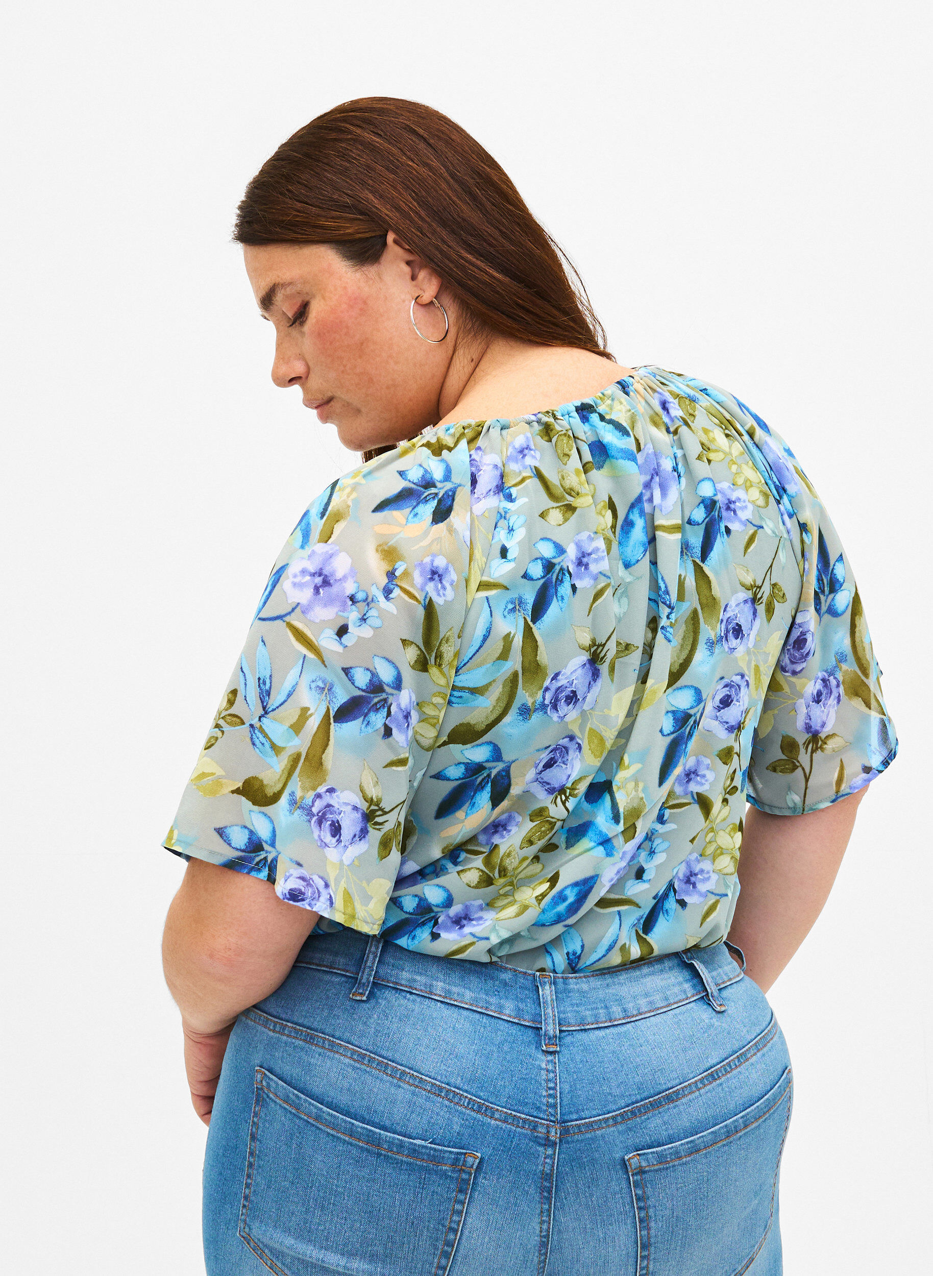 Zizzi Chemisier de soir&eacute;e floral &agrave; manches courtes, Wrought Iron AOP, Model image number 1