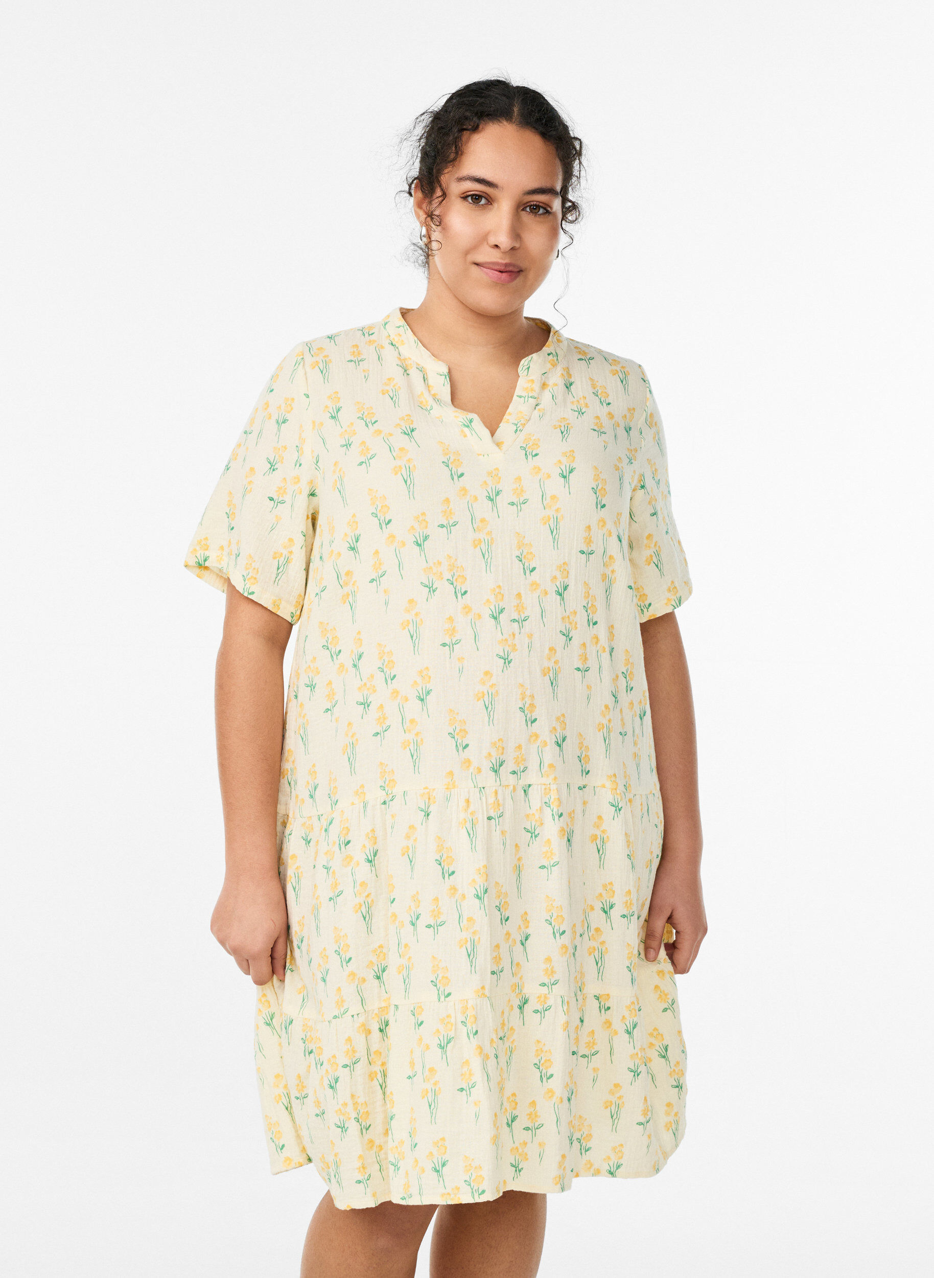 Robe courte &eacute;vas&eacute;e en mousseline de coton, Jaune clair, Model