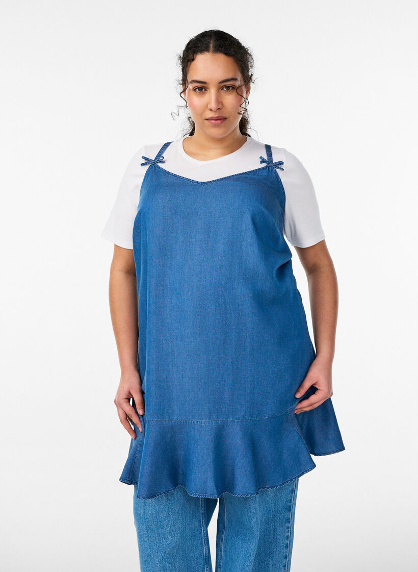 Robe mi-longue &agrave; bretelles en TENCEL&trade; Lyocell aspect denim, Bleu, Model