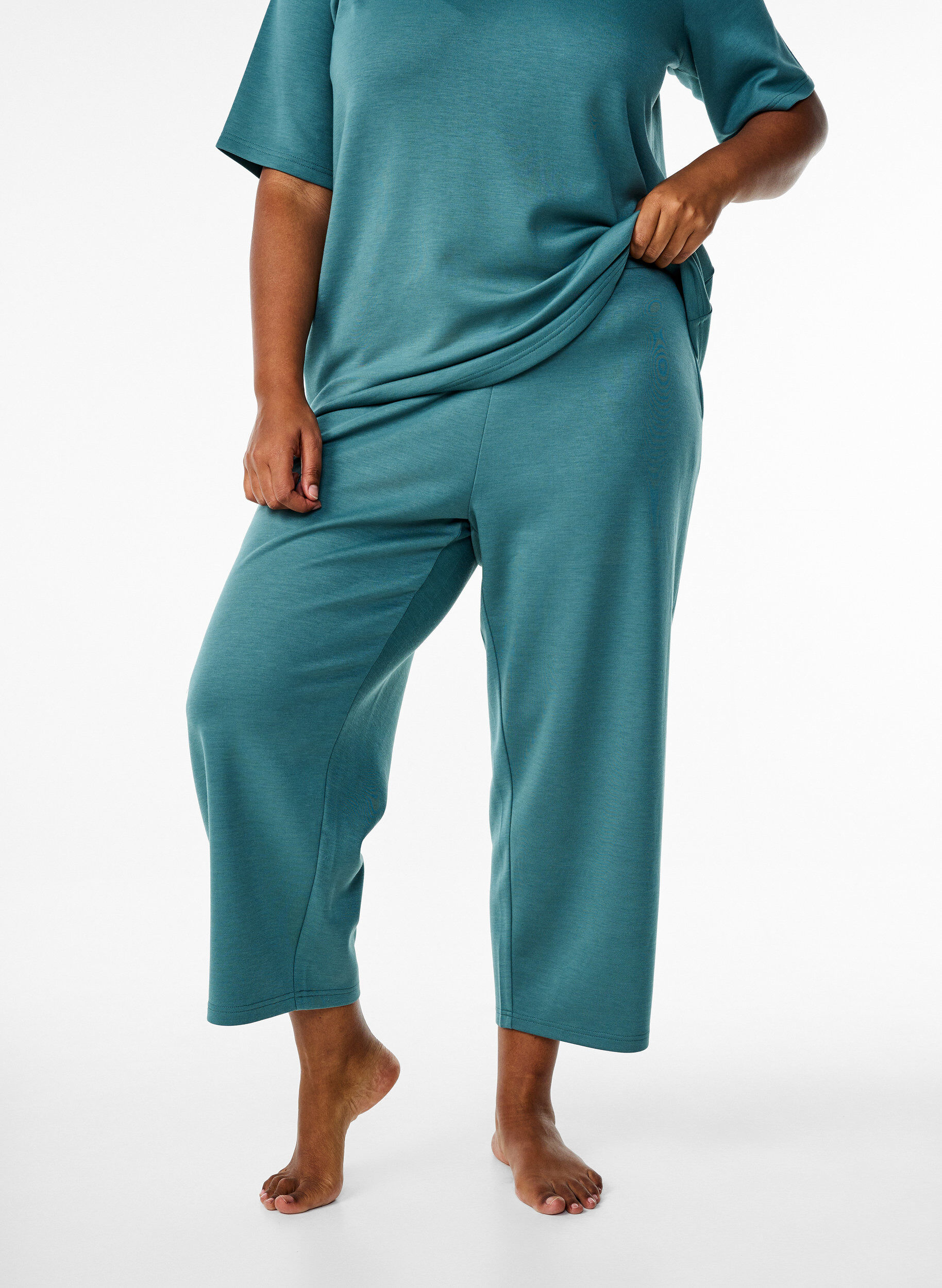 Zizzi Pantalon 7/8 en modal m&eacute;lang&eacute; avec poches, Vert, Model image number 2