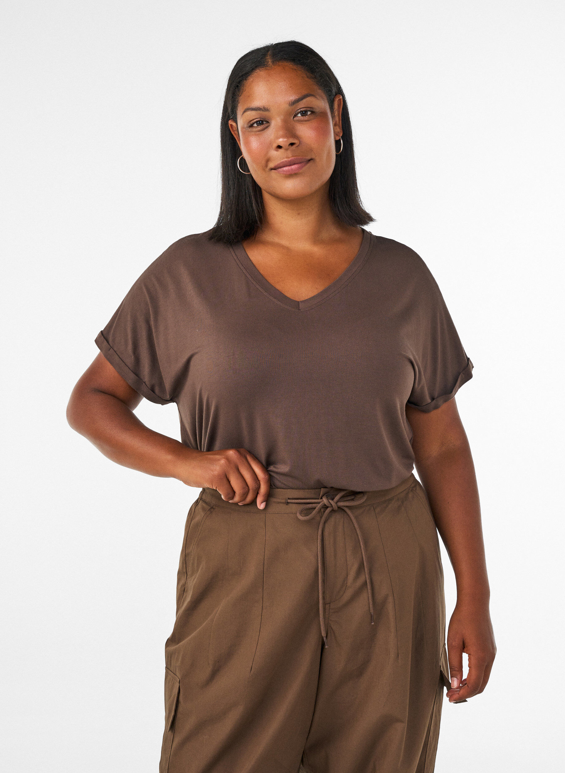 ZizziBasic T-shirt col V en viscose, Marron, Model image number 0