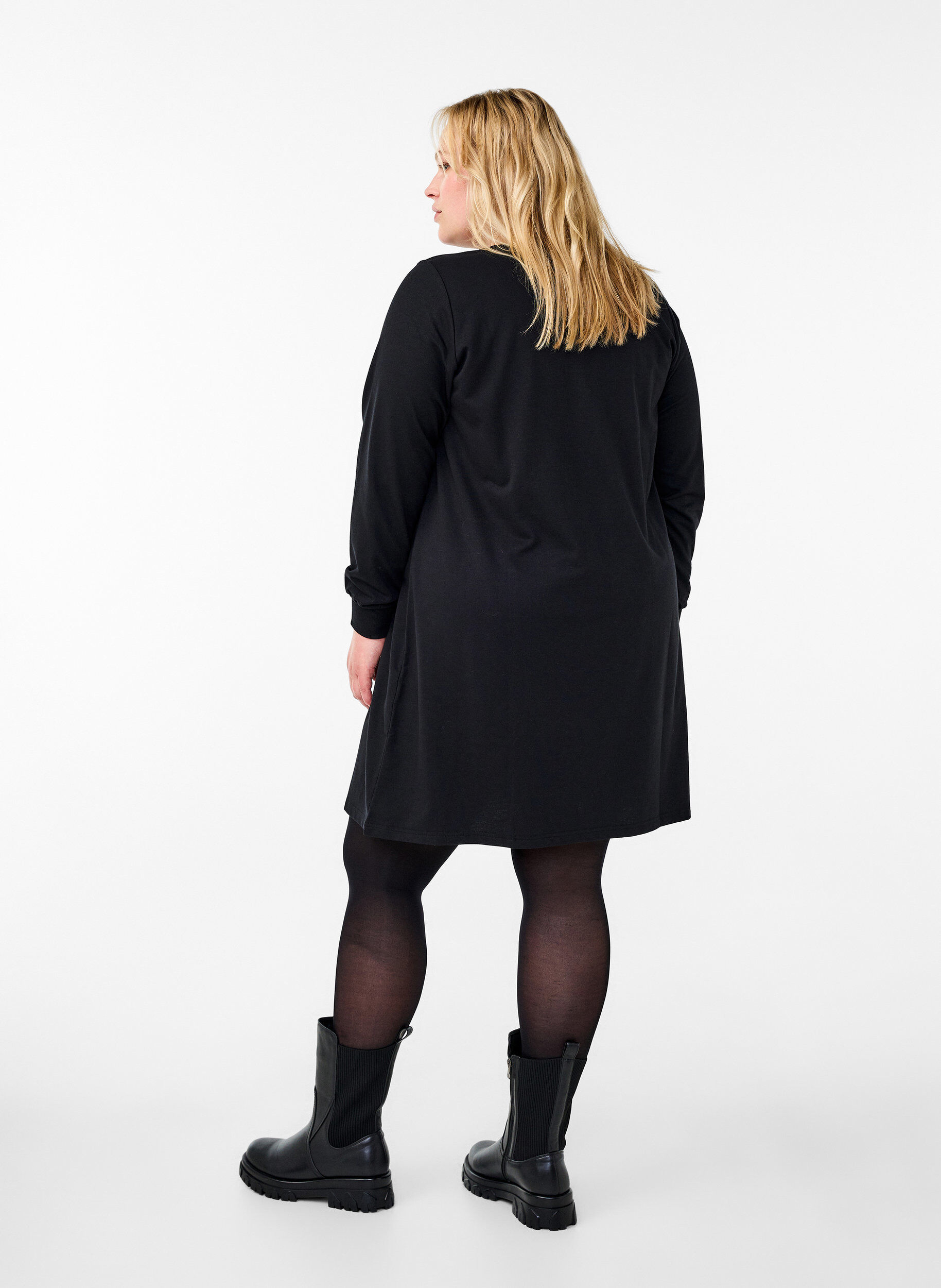 Zizzi Robe courte avec d&eacute;tails en dentelle, Black, Model image number 1