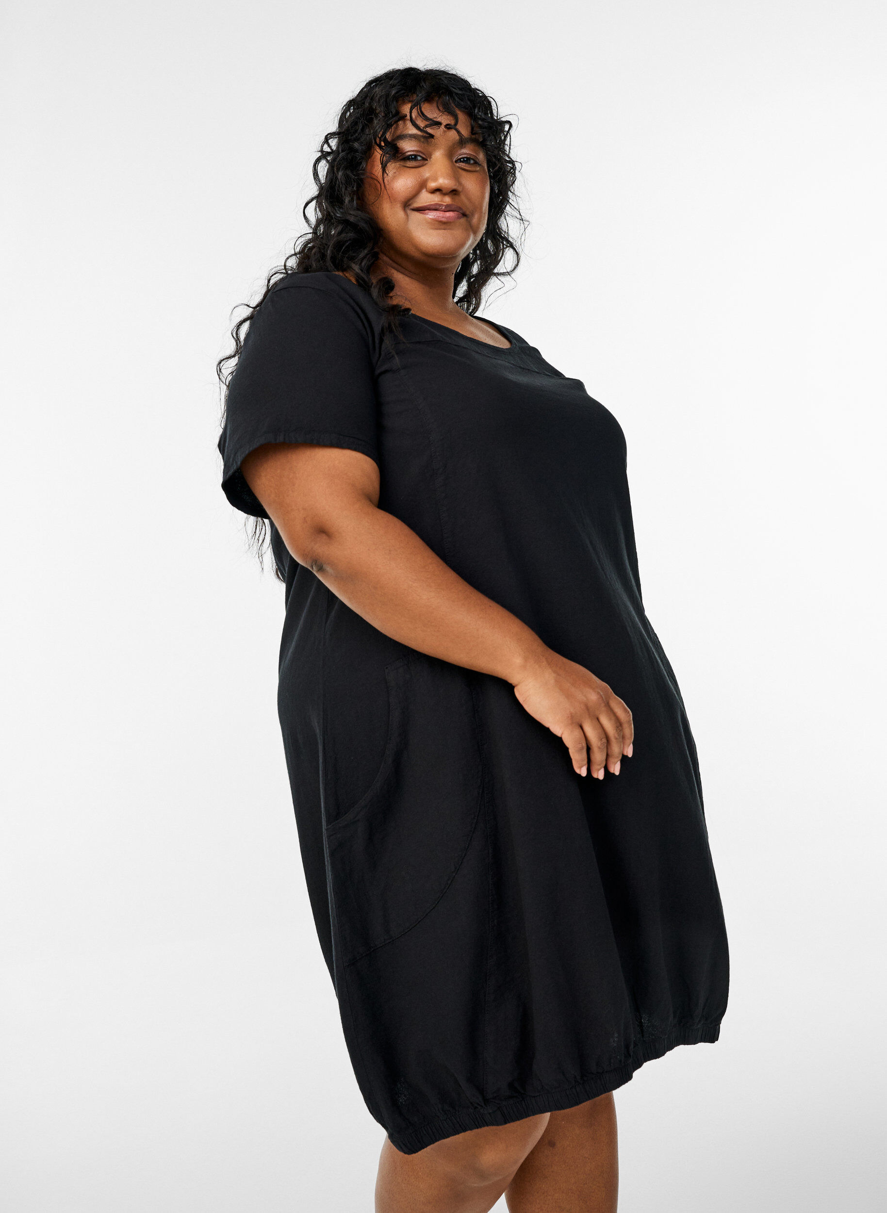 Robe en coton &agrave; manches courtes, Noir, Model