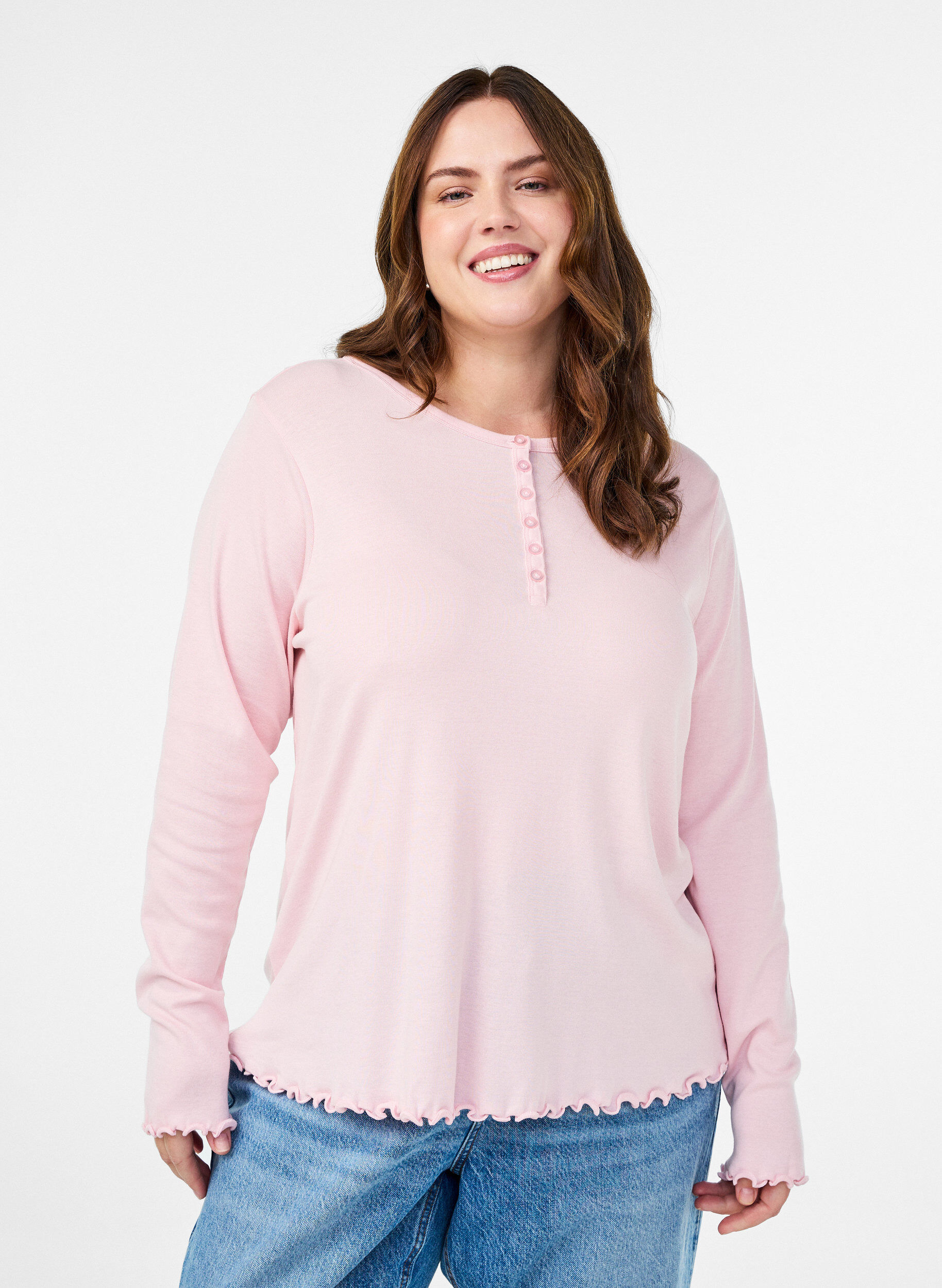 Blouse en jersey avec boutons et bords ondul&eacute;s, Rose, Model