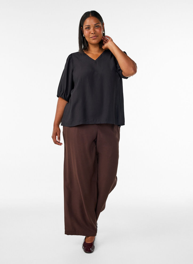 Blouse en viscose avec col en V, Noir, Model image number 1