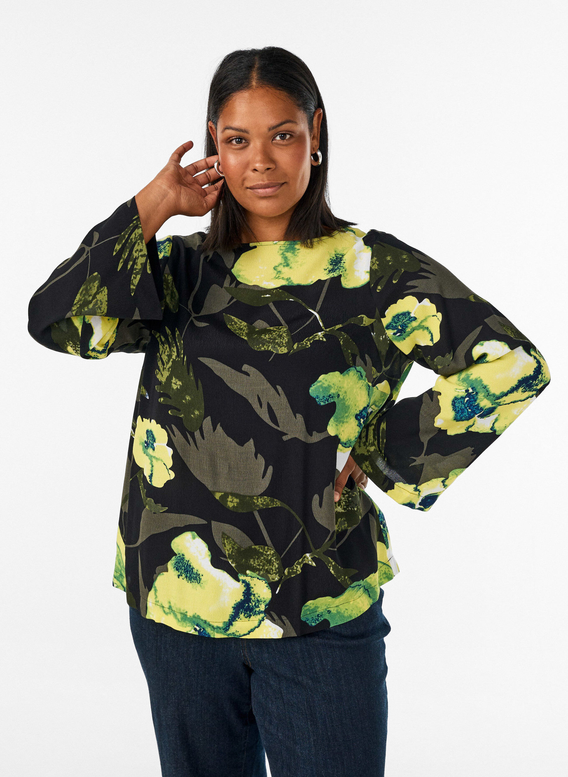 ZizziBlouse &agrave; fleurs avec col bateau et manches larges, Noir, Model image number 0