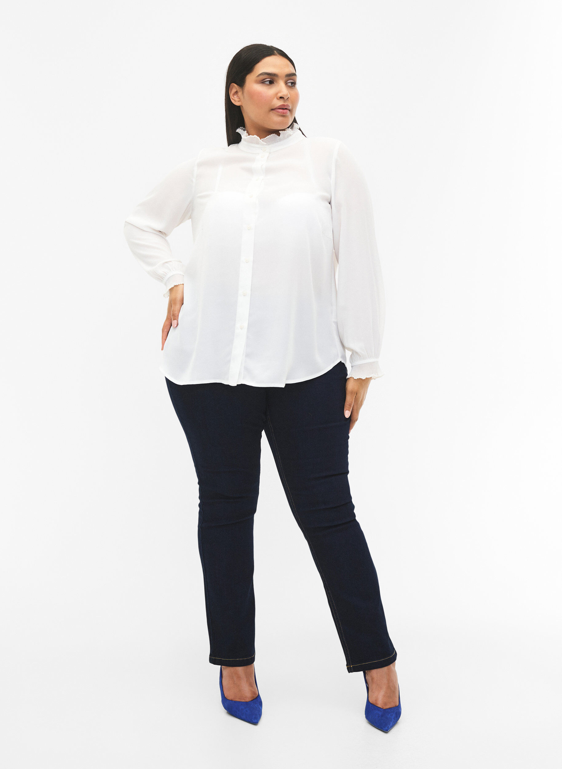 Zizzi Chemisier orn&eacute; de volants, Bright White, Model image number 4