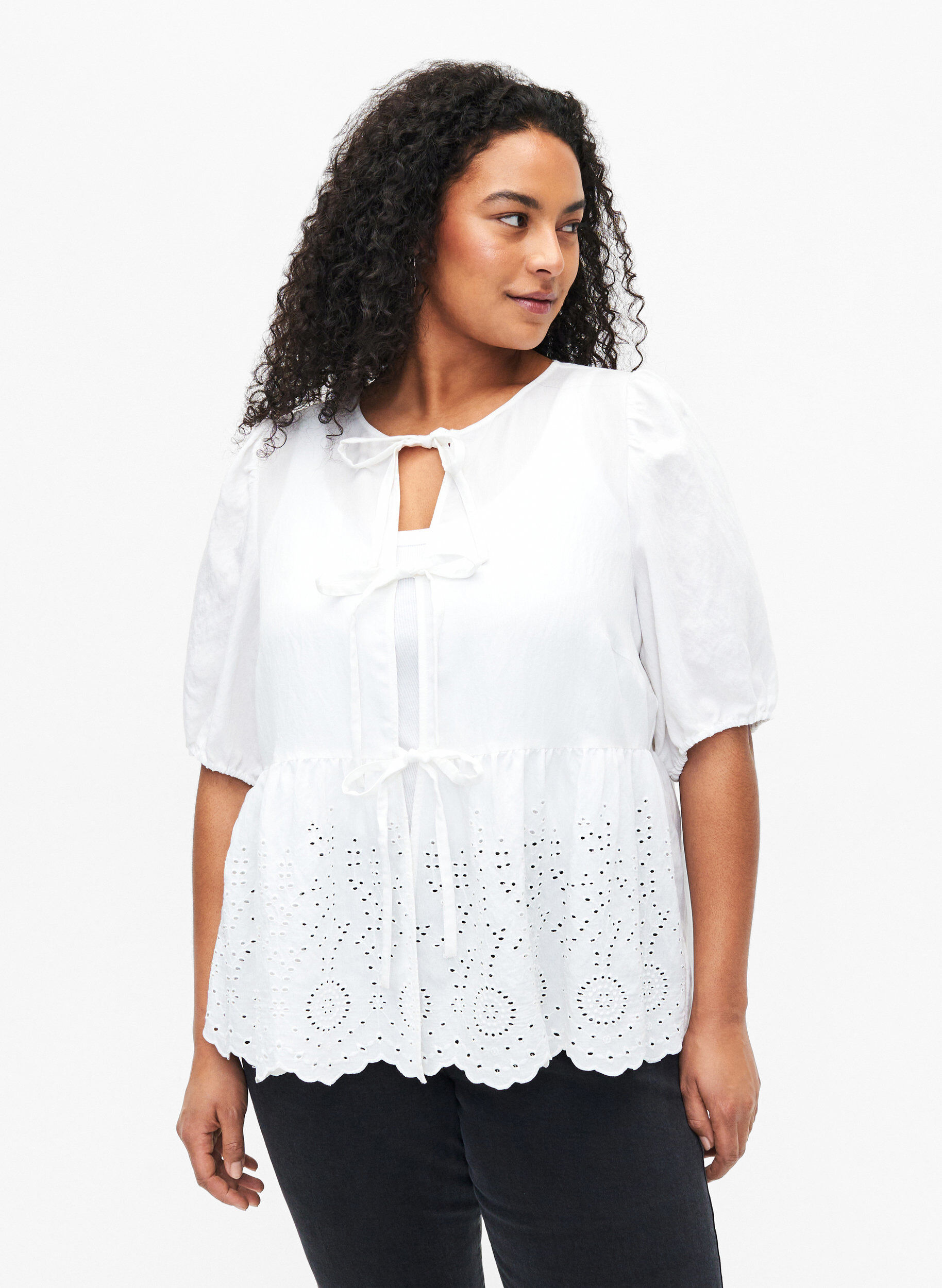 Zizzi Chemisier en viscose avec broderie anglaise, Bright White, Model image number 0