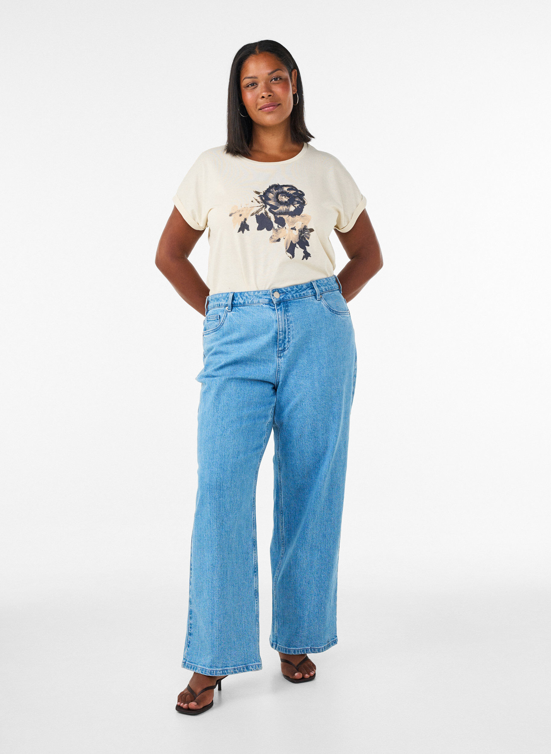 ZizziT-shirt avec imprim&eacute; d&eacute;coratif sur le devant, Vanille, Model image number 1