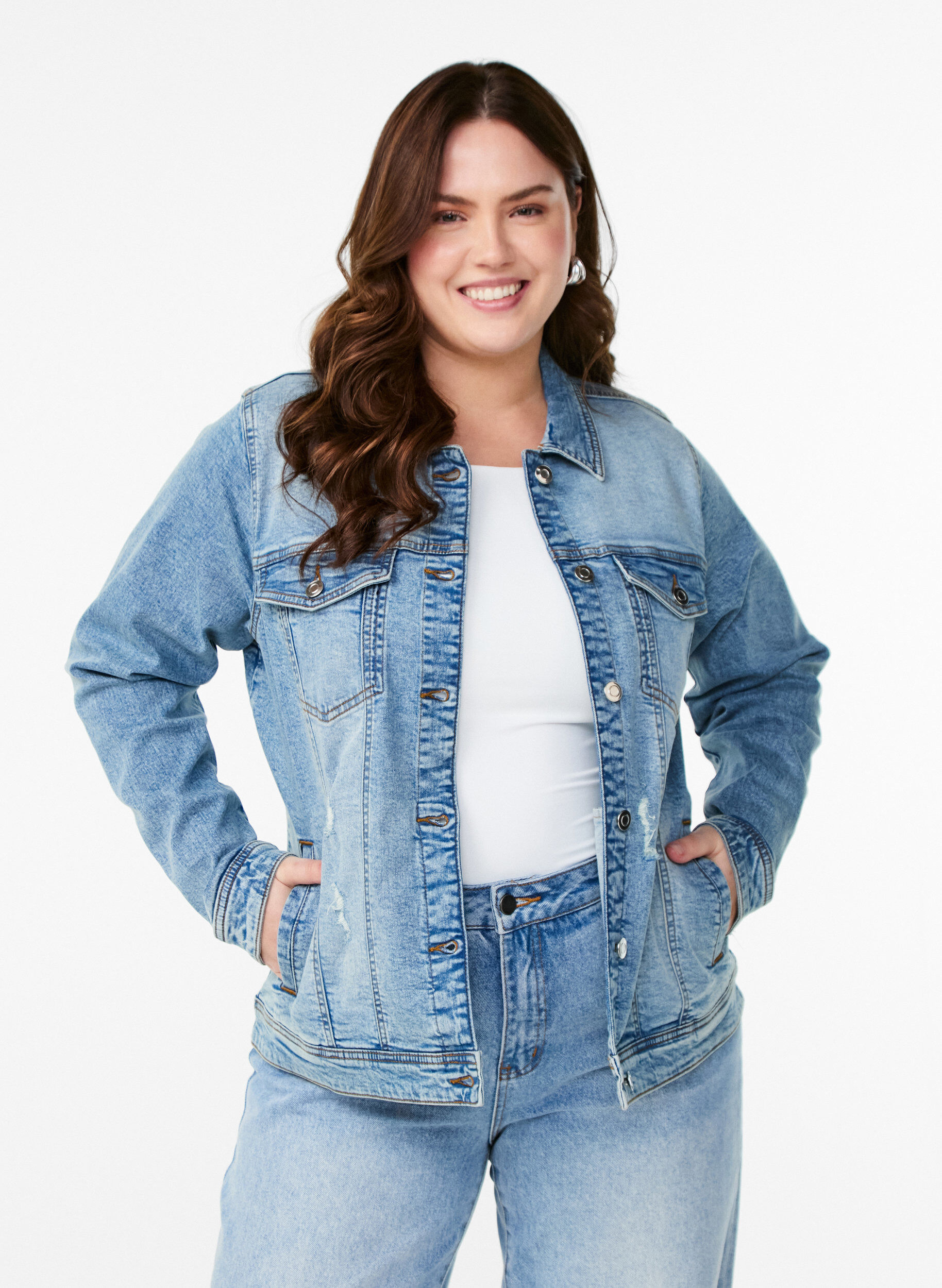 Zizzi Veste en jean avec une coupe classique, Bleu Clair, Model image number 0