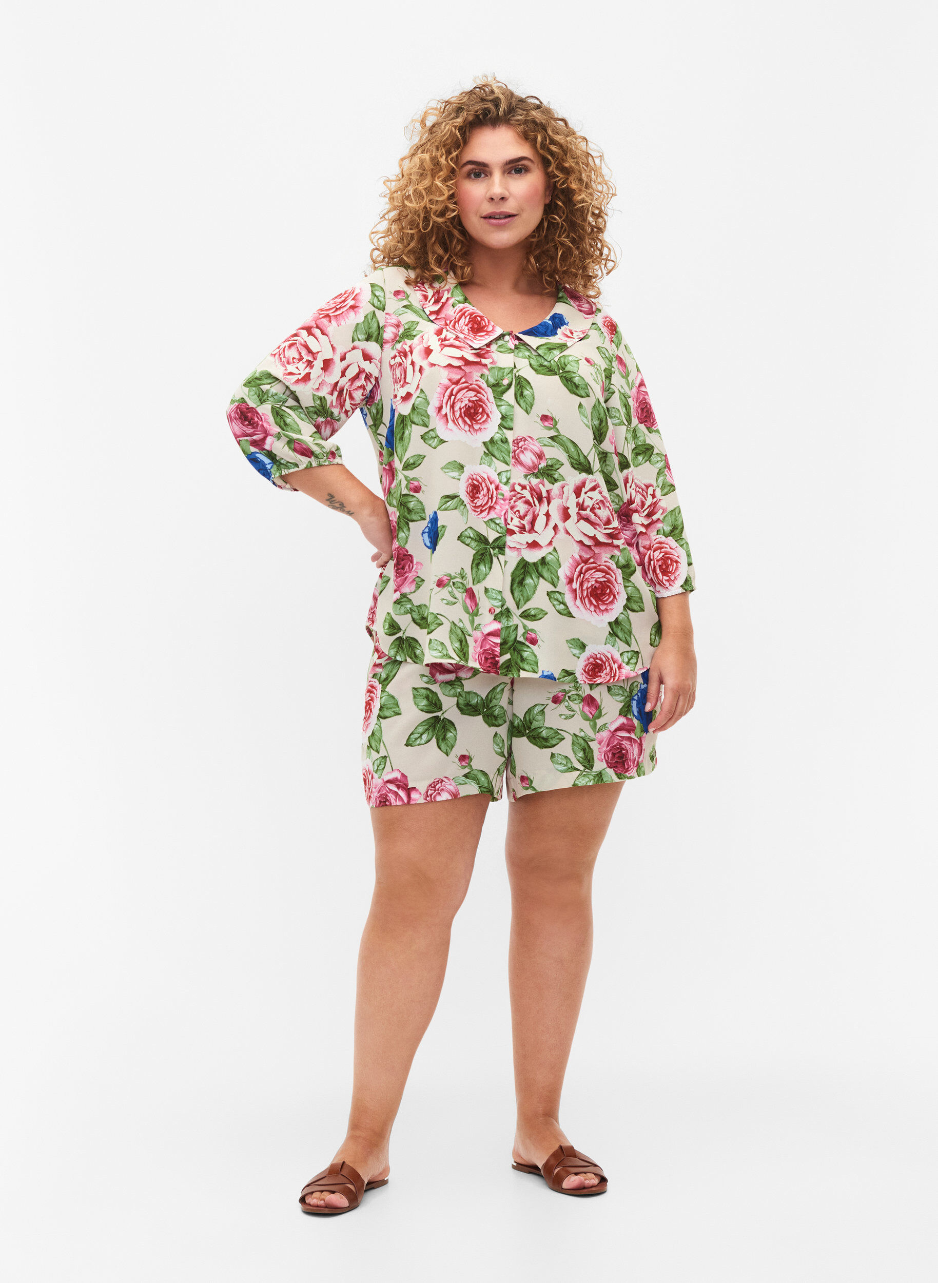 Zizzi Short &agrave; imprim&eacute; floral, Bright Flower , Model image number 3
