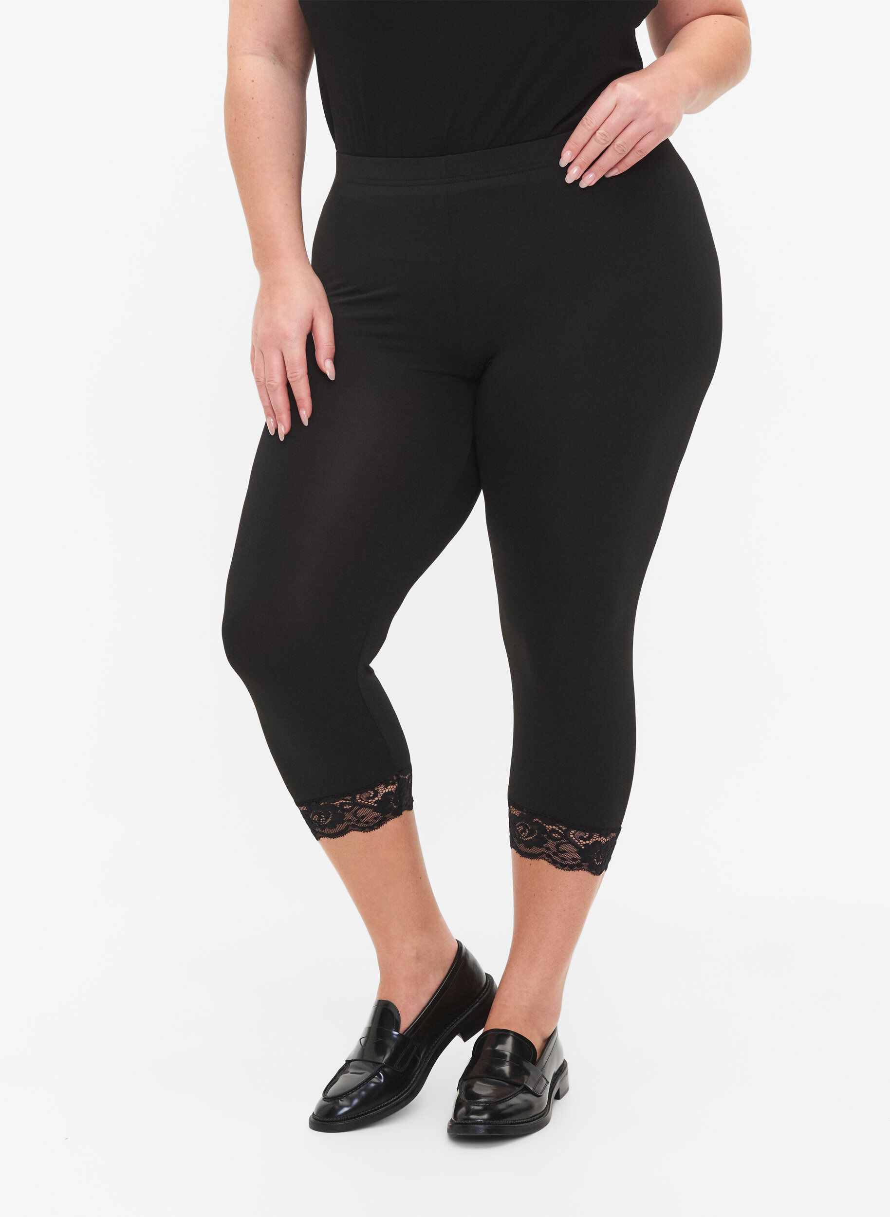 Zizzi Lot de 2 de leggings 3/4 avec bordure en dentelle, Black / Black, Model image number 2