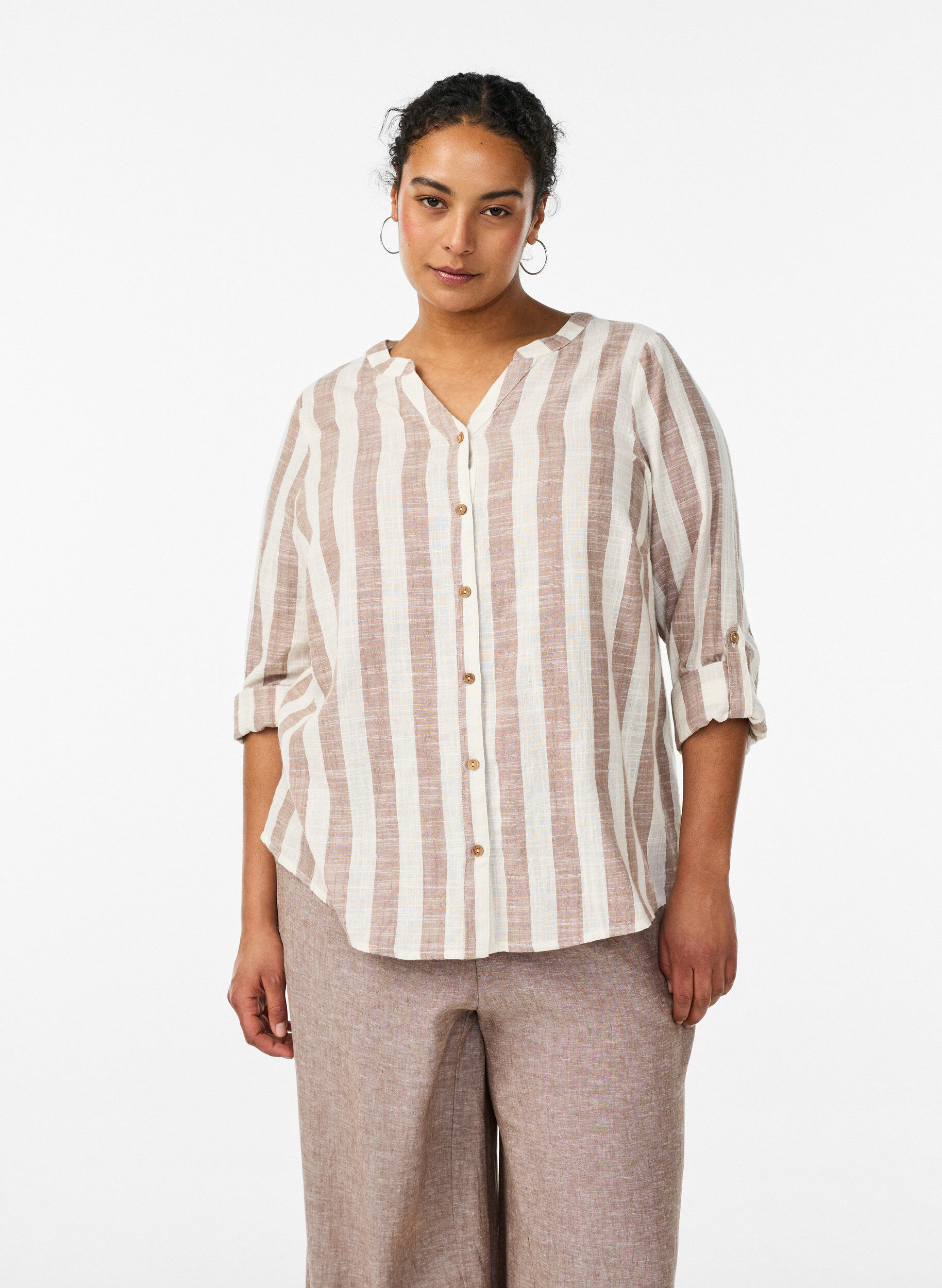 Chemisier en coton avec col en V, Beige, Model
