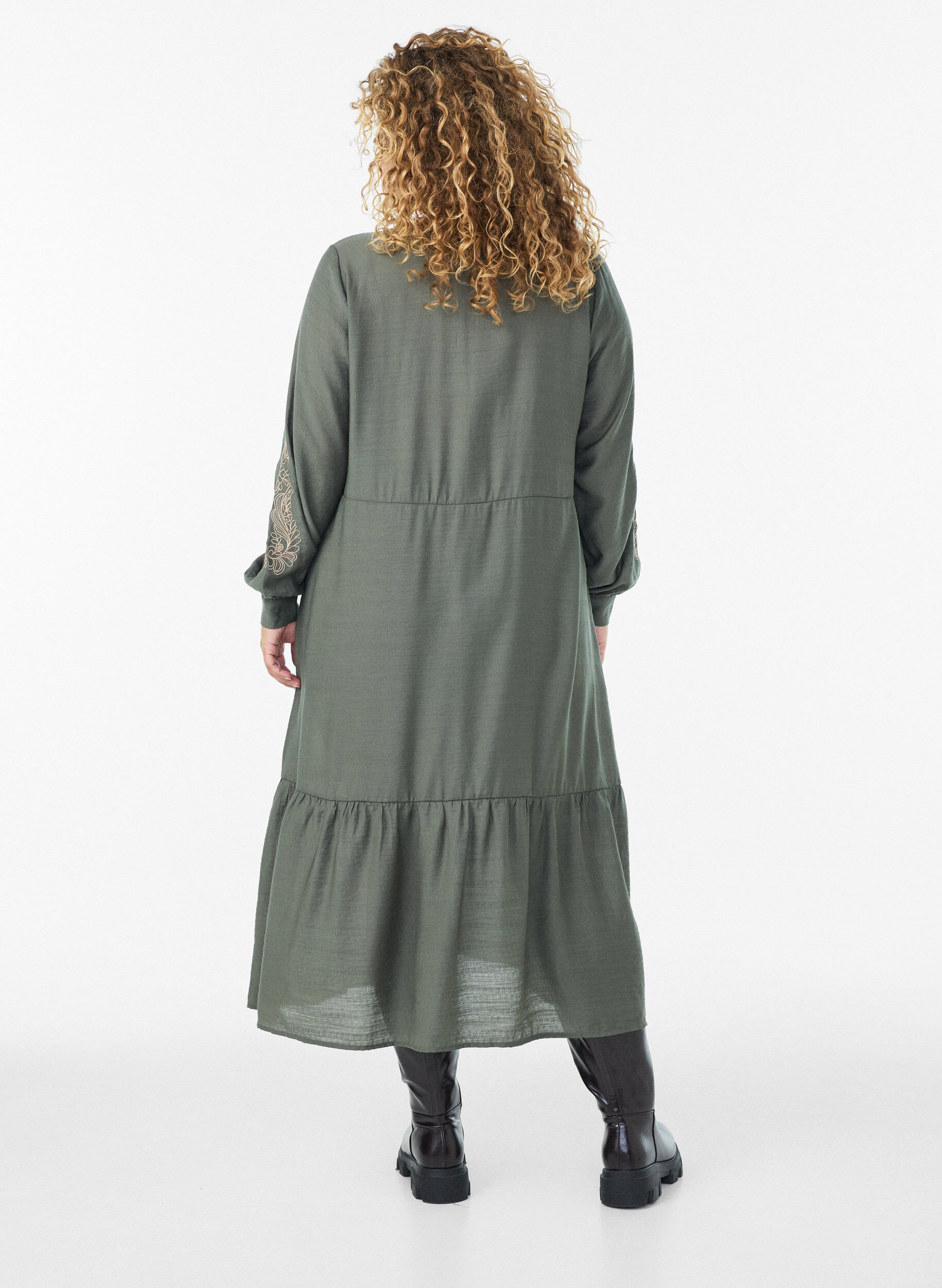 ZizziRobe en viscose avec broderies et volants &eacute;tag&eacute;s, Vert, Model image number 1