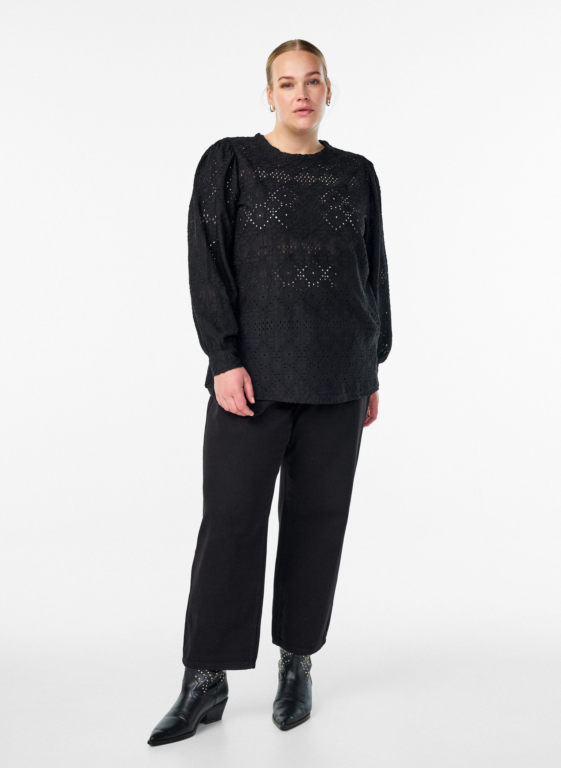 Zizzi Blouse &agrave; manches longues avec broderie ajour&eacute;e, Noir, Model image number 1