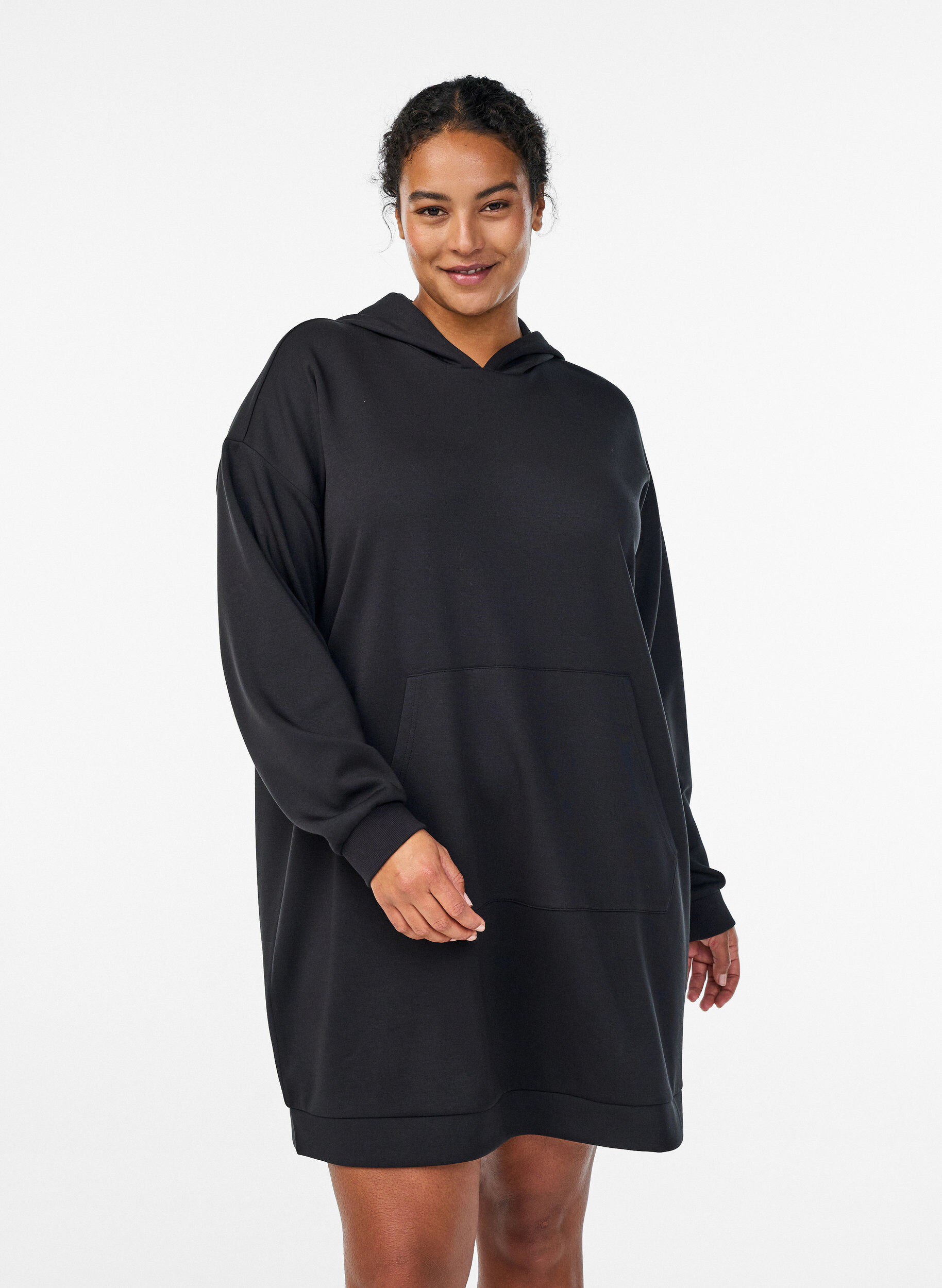 Zizzi Robe sweat courte &agrave; capuche avec poche kangourou, Noir, Model image number 0