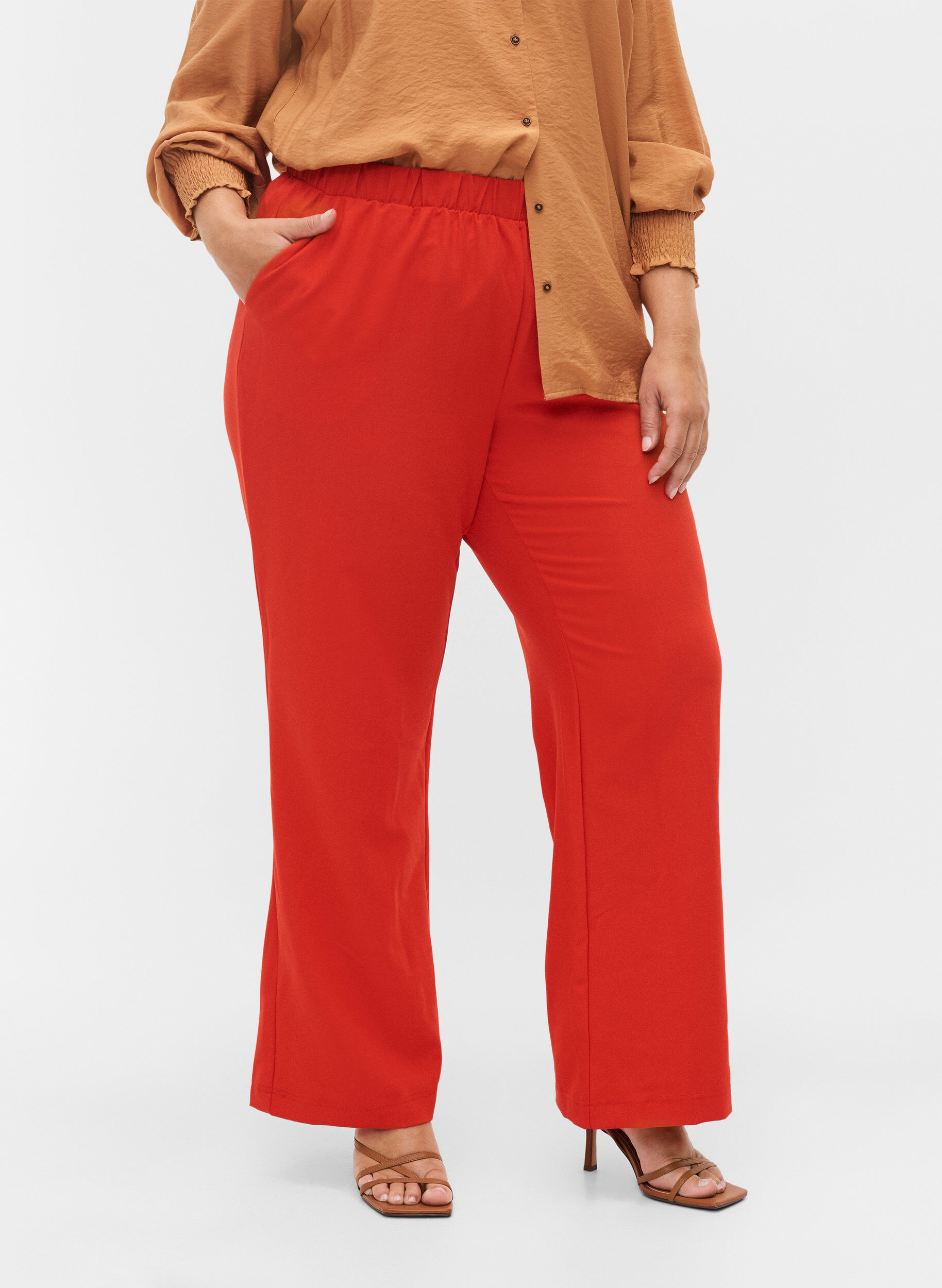 Zizzi Pantalon &eacute;vas&eacute; avec taille &eacute;lastiqu&eacute;e, Rouge, Model image number 3